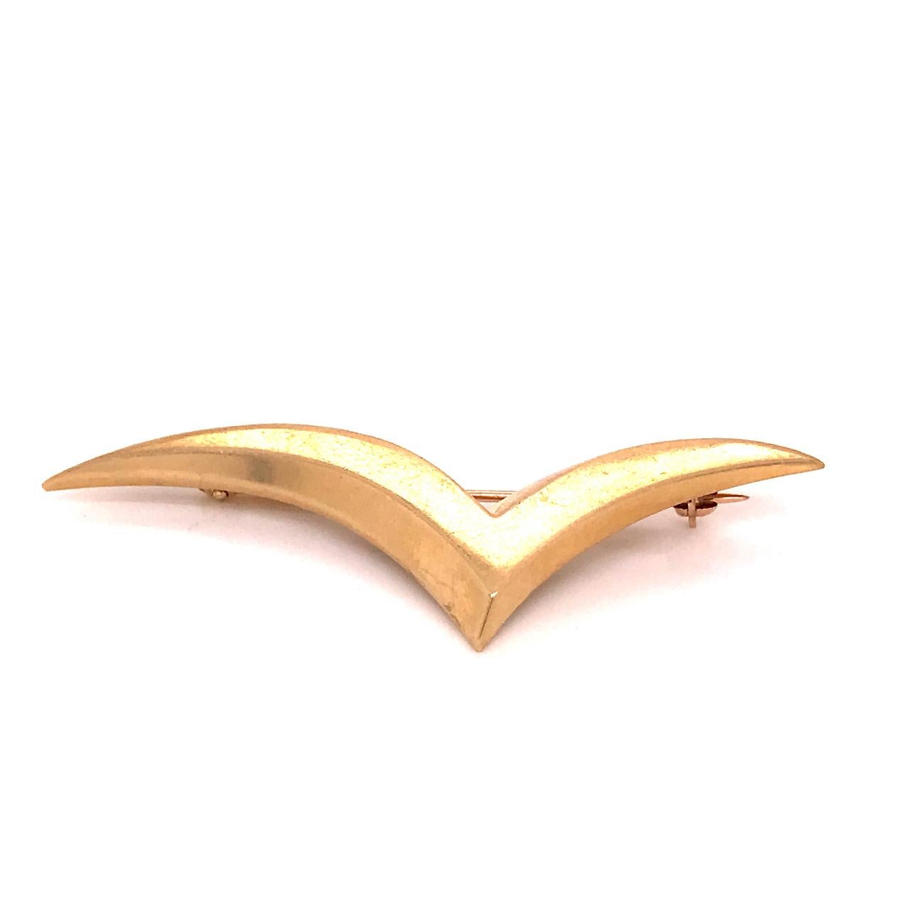 A fine, signed seagull brooch or pin.

By Tiffany & Co.

In 18k yellow gold.

Simply a wonderfully modern seagull captured in a perfect moment of flight!

Condition: 
It is in overall good, as-pictured, used estate condition. There is some light