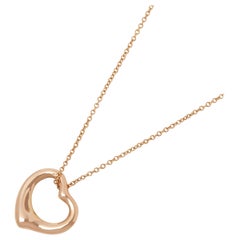 Tiffany
Co. 18 Karat Rose Gold Heart Elsa Peretti Pendant Necklace Tiffany
Co. 18 Karat Rose Gold Heart Elsa Peretti Pendant Necklace