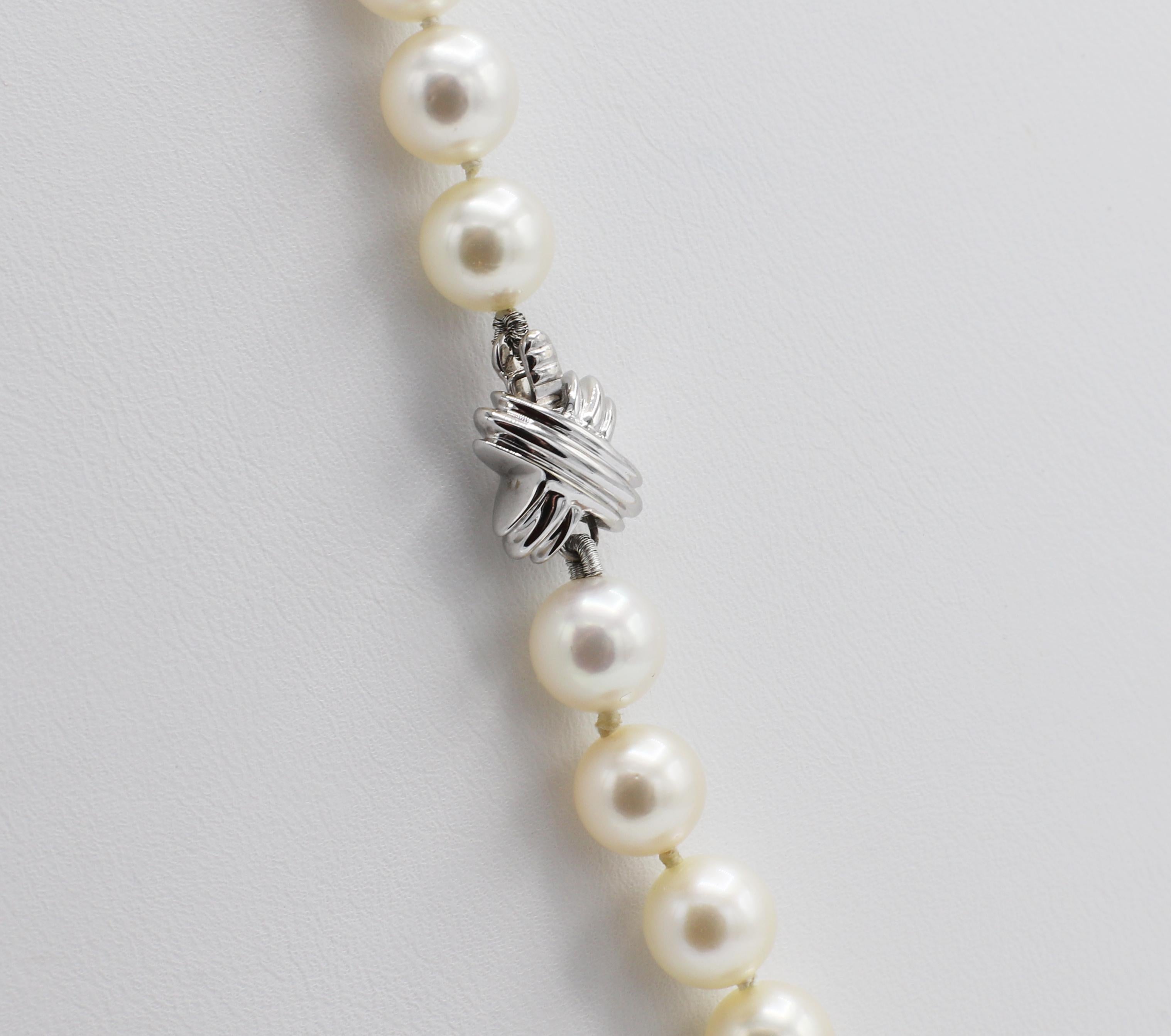 Moderne Tiffany & Co. Collier en or blanc 18 carats avec perles de culture Akoya en vente