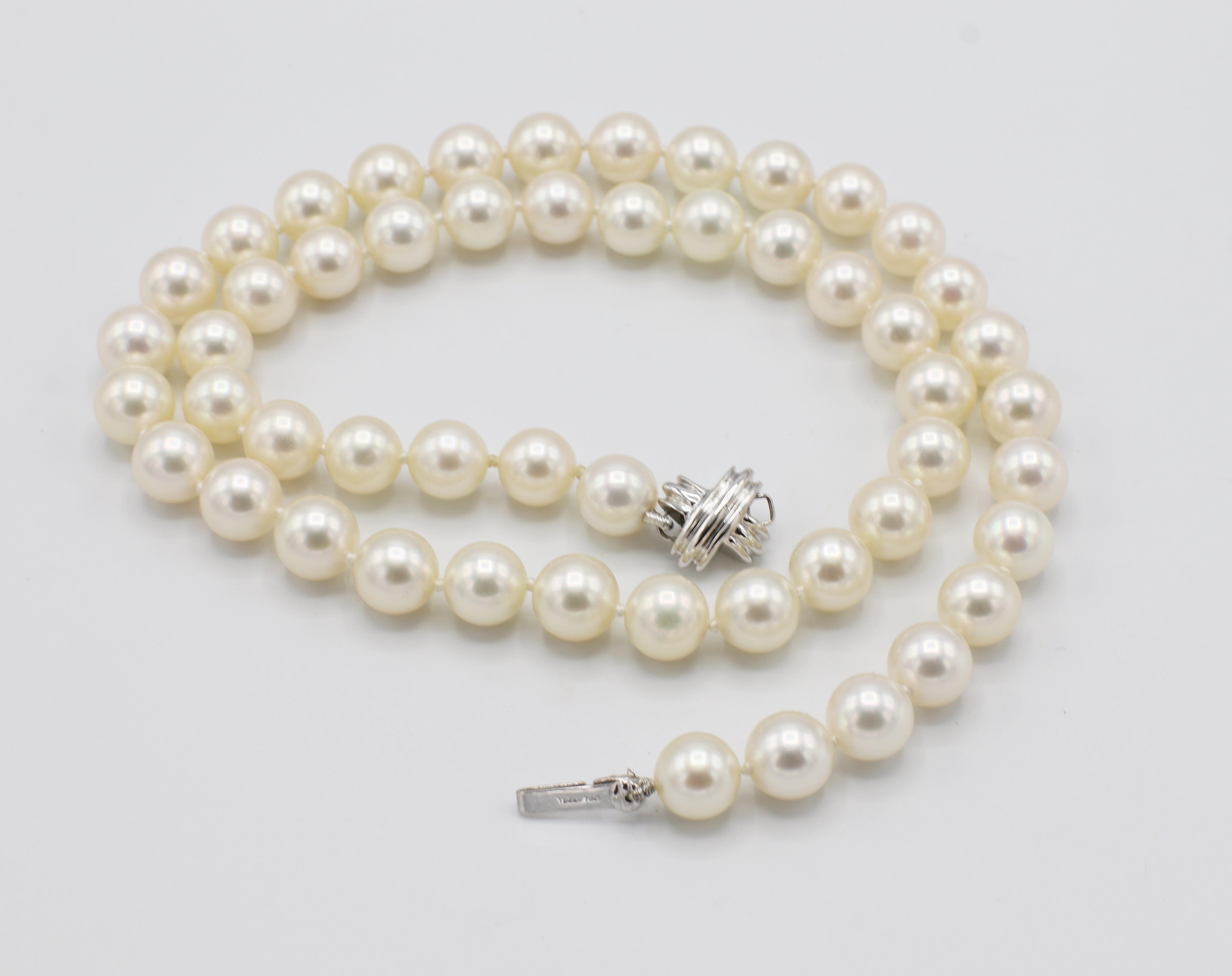 Taille ronde Tiffany & Co. Collier en or blanc 18 carats avec perles de culture Akoya en vente