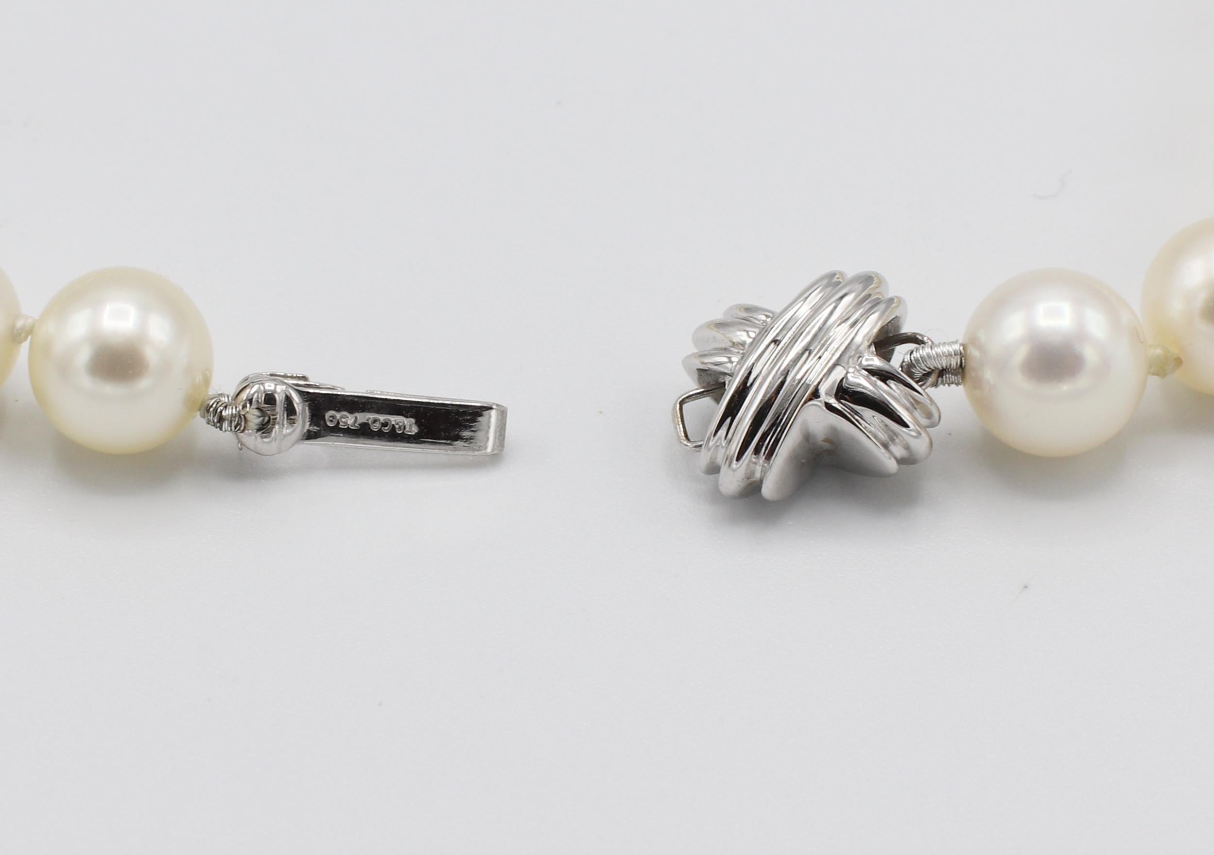 Tiffany & Co. Collier en or blanc 18 carats avec perles de culture Akoya Excellent état - En vente à  Baltimore, MD