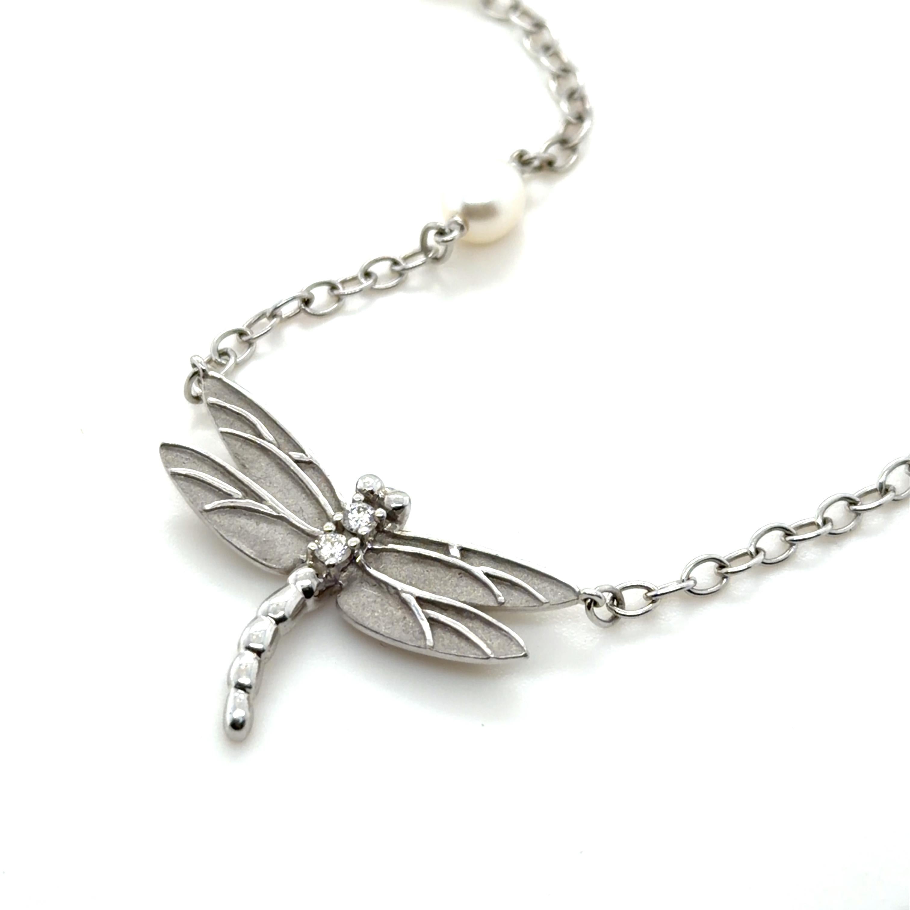 Contemporaneo Tiffany & Co. Collana Dragonfly in oro bianco 18 carati con diamanti e perle in vendita