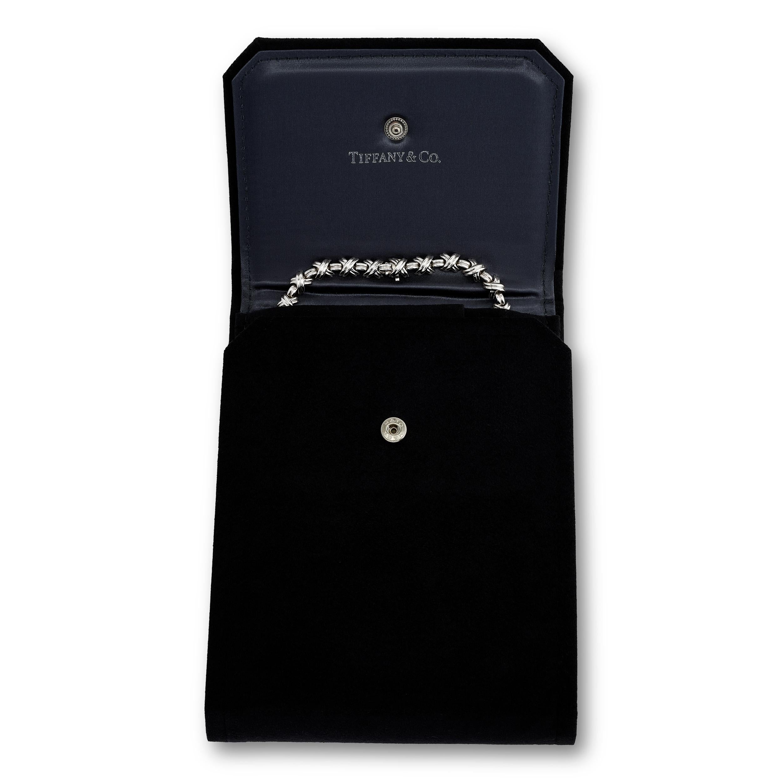 Tiffany & Co. Collana Signature X con diamanti in oro bianco 18 carati In condizioni ottime in vendita a Philadelphia, PA