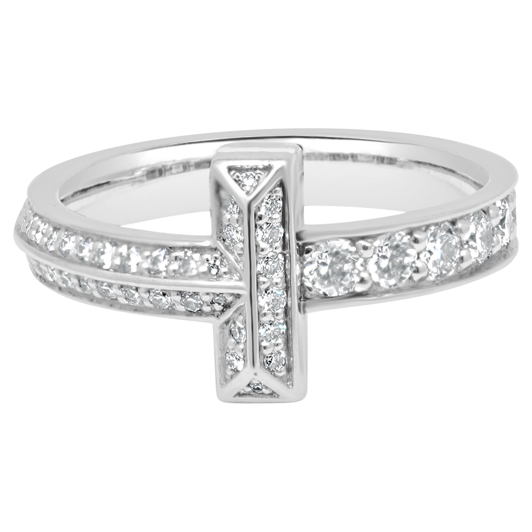 Tiffany 
Co. 18 Karat Weißgold Diamant T Ring im Angebot
