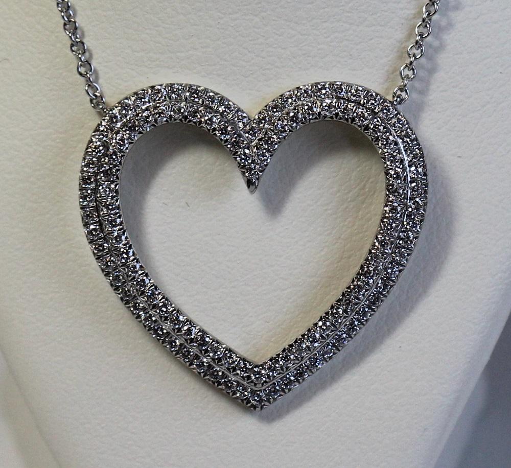 Taglio rotondo Tiffany & Co. Collana in oro bianco 18 carati con diamanti a forma di cuore grande da donna in vendita