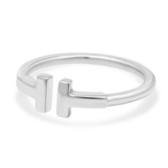 Anello Tiffany & Co. in oro bianco 18 carati con T di Tiffany