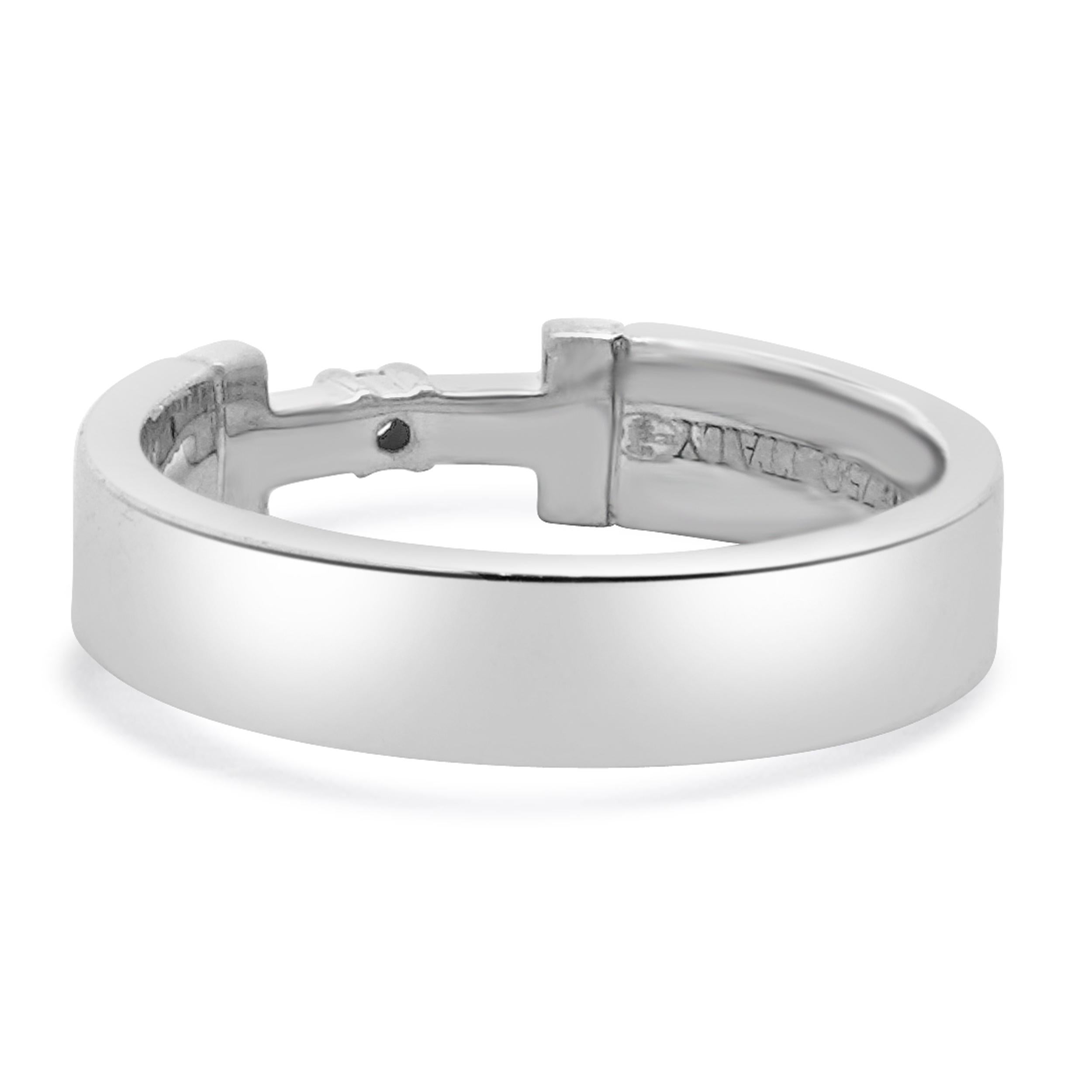 Designer: Tiffany & Co.
Materiale: Oro bianco
Diamante: 1 taglio rotondo = 0,02cttw
Colore: G
Chiarezza: SI1
Dimensioni: anello misura 4,5 
Peso: 4.30 grammi
