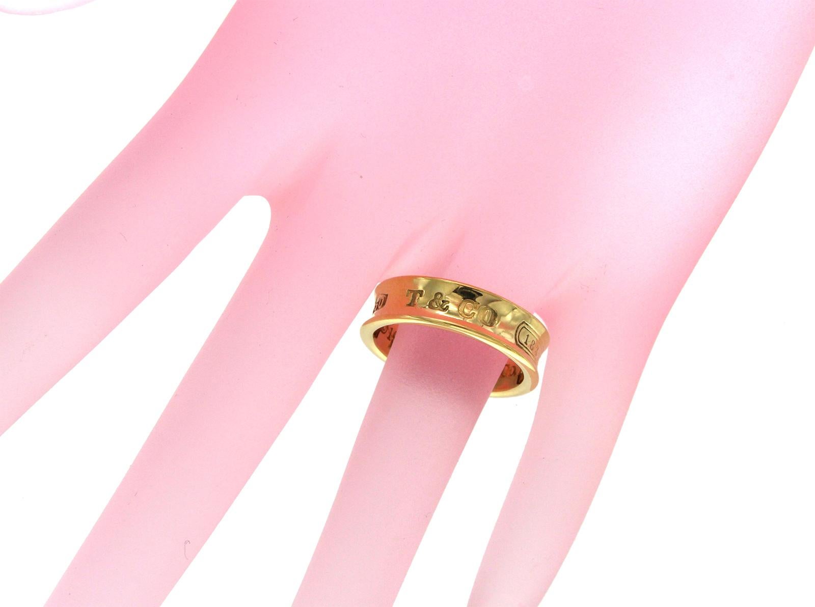 Type: Ring
Top: 6 mm
Band Width: 6 mm
Metal: Yellow Gold
Metal Purity: 750
Size:6
Hallmarks: Tiffany and Co 750
Total Weight: 6.8 Grams
Stone Type: None
Condition: Pre Owned
Stock Number: U416