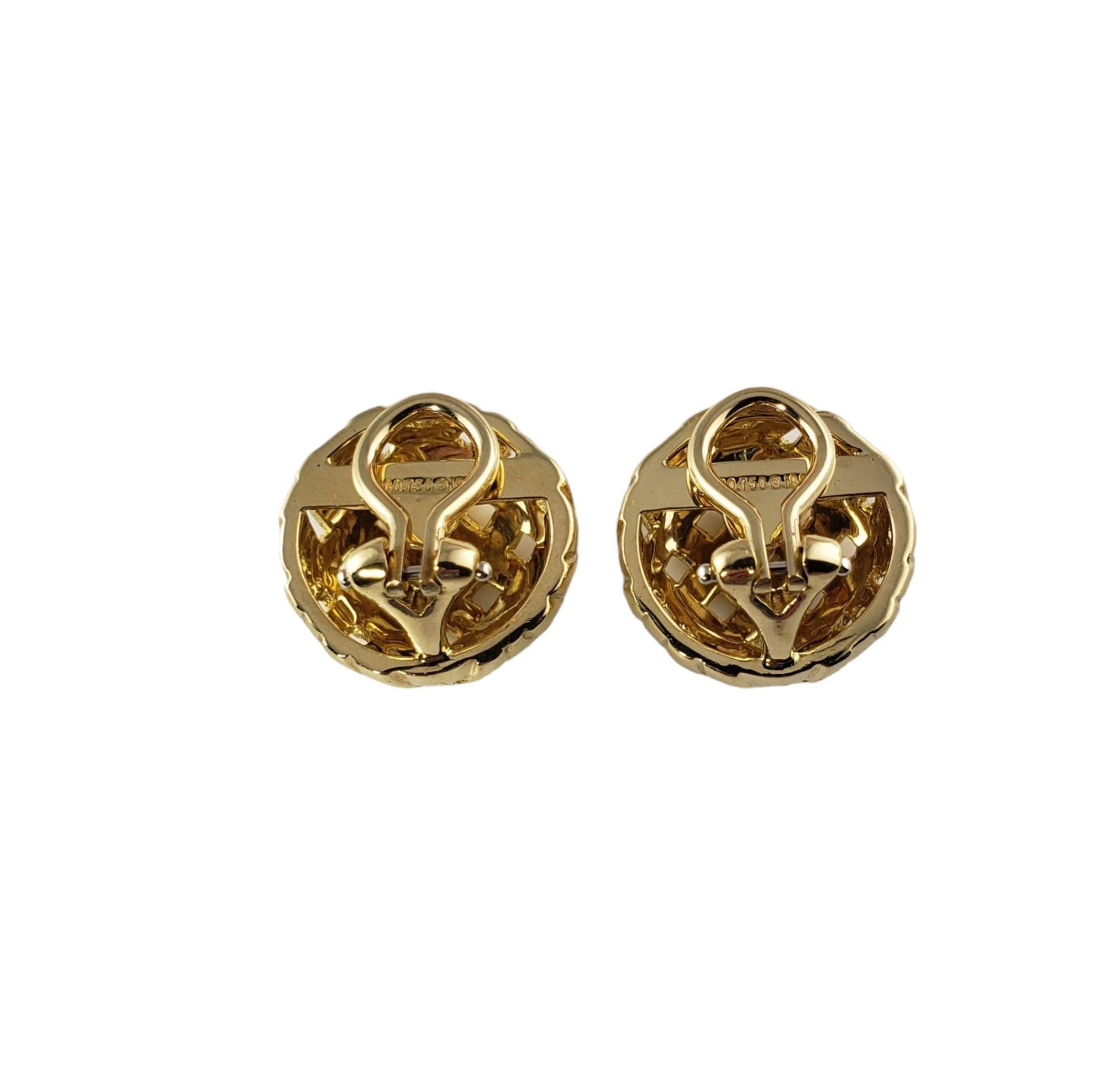 Vintage Tiffany & Co. 18 Karat Yellow Gold Clip On Earrings-

These elegant clip on earrings from Tiffany & Co. are crafted in beautifully detailed 18K yellow gold.

Size: 15 mm

Weight: 9.0 gr./ 5.8 dwt.

Hallmark: T & Co. 

Very good condition,