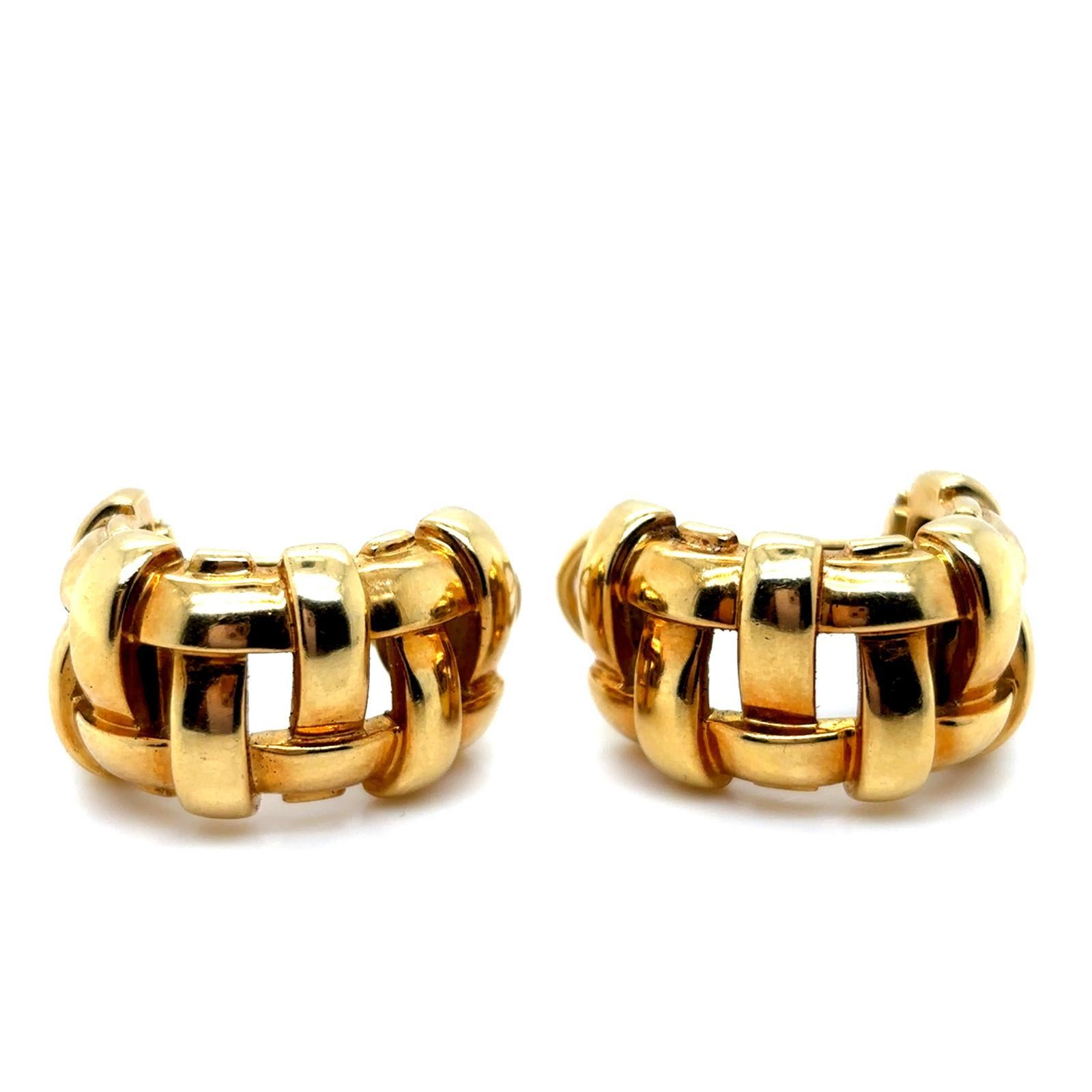 Retro Tiffany & Co 18 Karat Yellow Gold Basket Weave Hoop Earrings circa 2002 For Sale