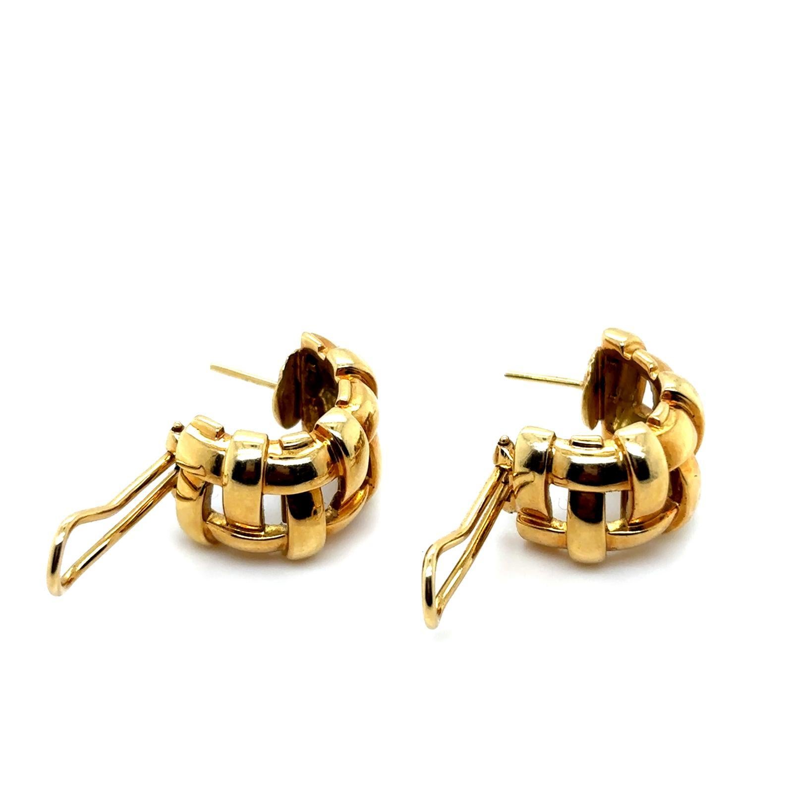 Women's Tiffany & Co 18 Karat Yellow Gold Basket Weave Hoop Earrings circa 2002 For Sale
