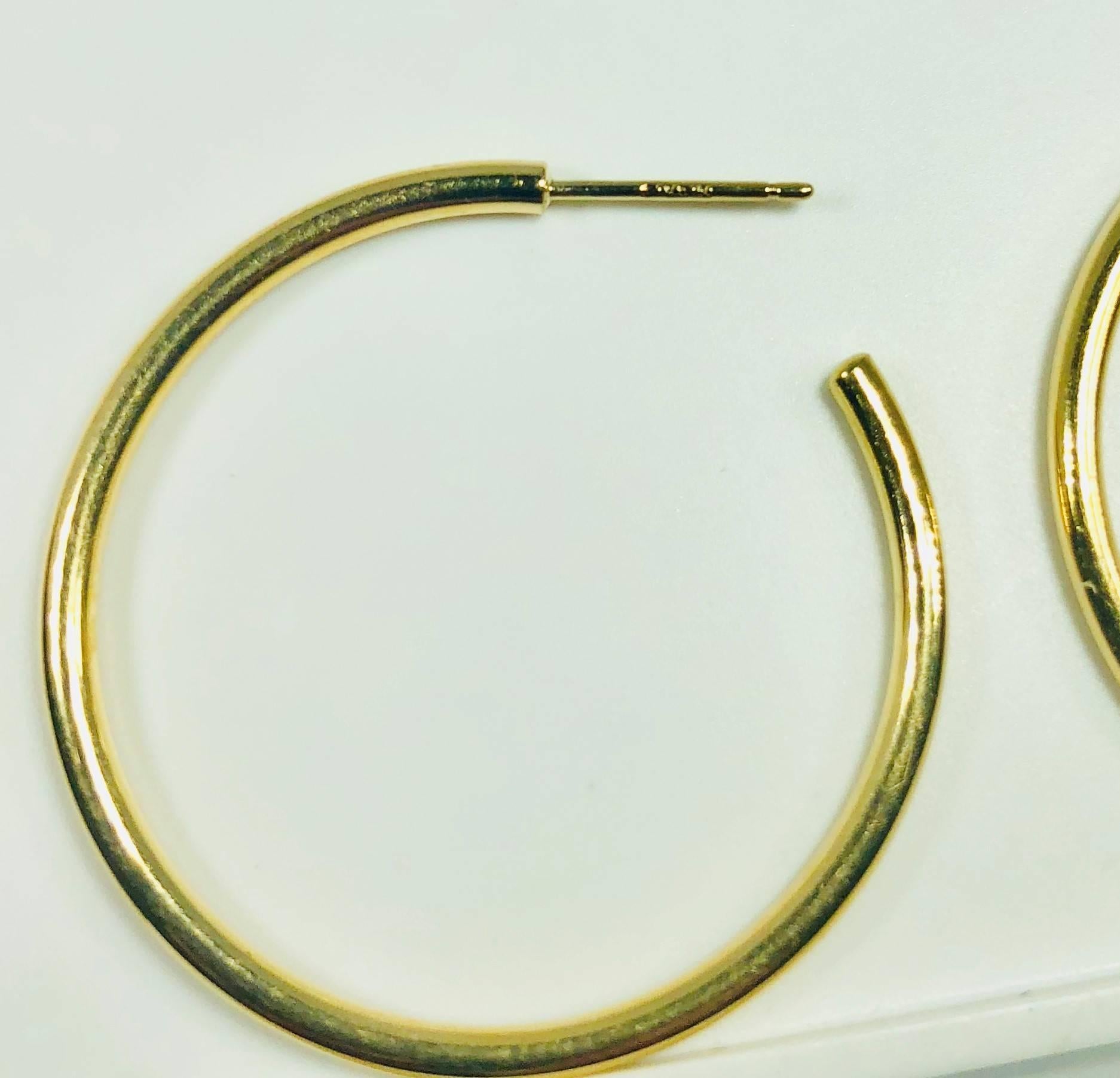 Tiffany & Co. 18 Karat Yellow Gold Classic Hoop Earrings In Excellent Condition In Mansfield, OH