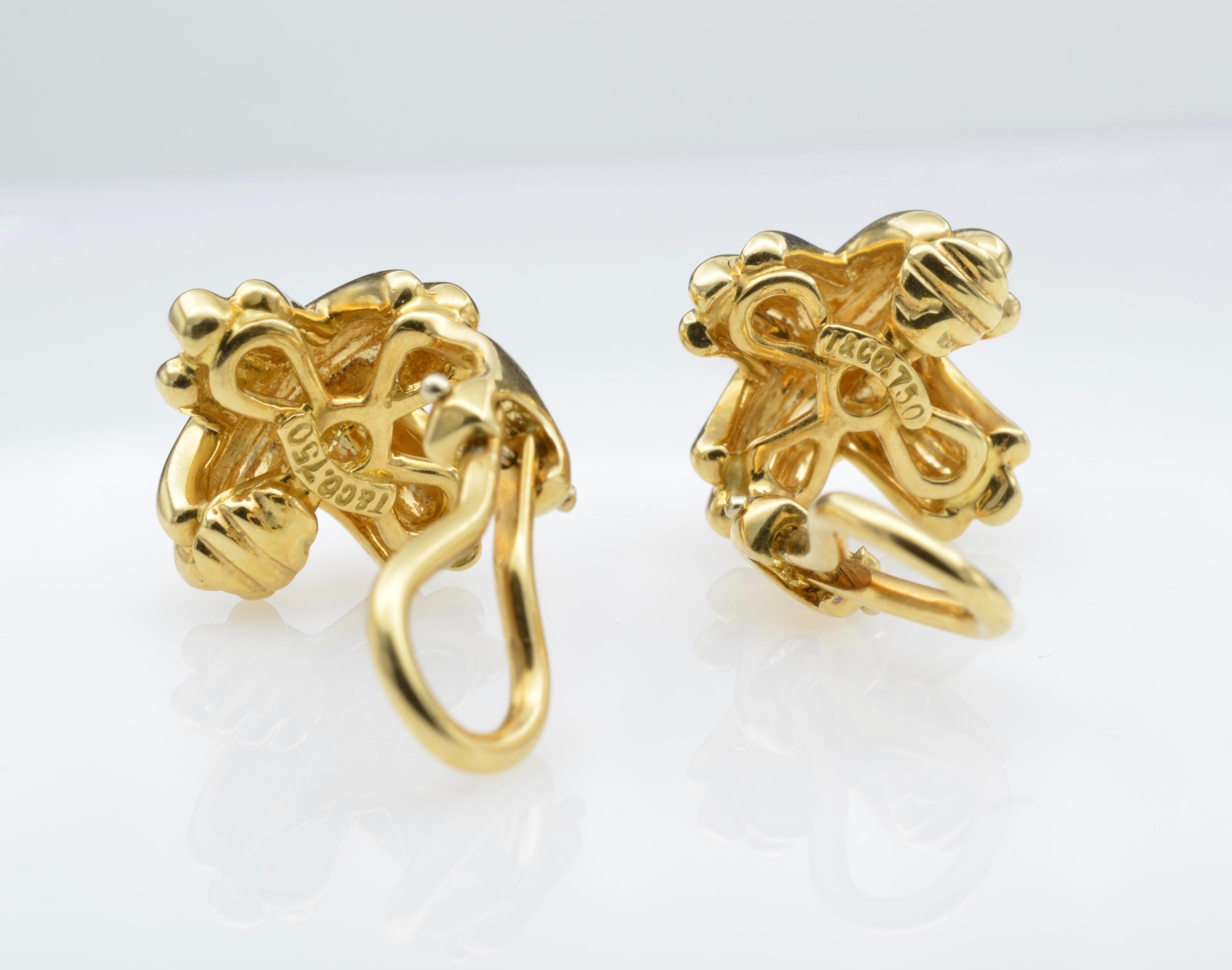 Tiffany & Co. 18 Karat Gelbgold Clip-Ohrring von Paloma Picasso für Damen oder Herren im Angebot