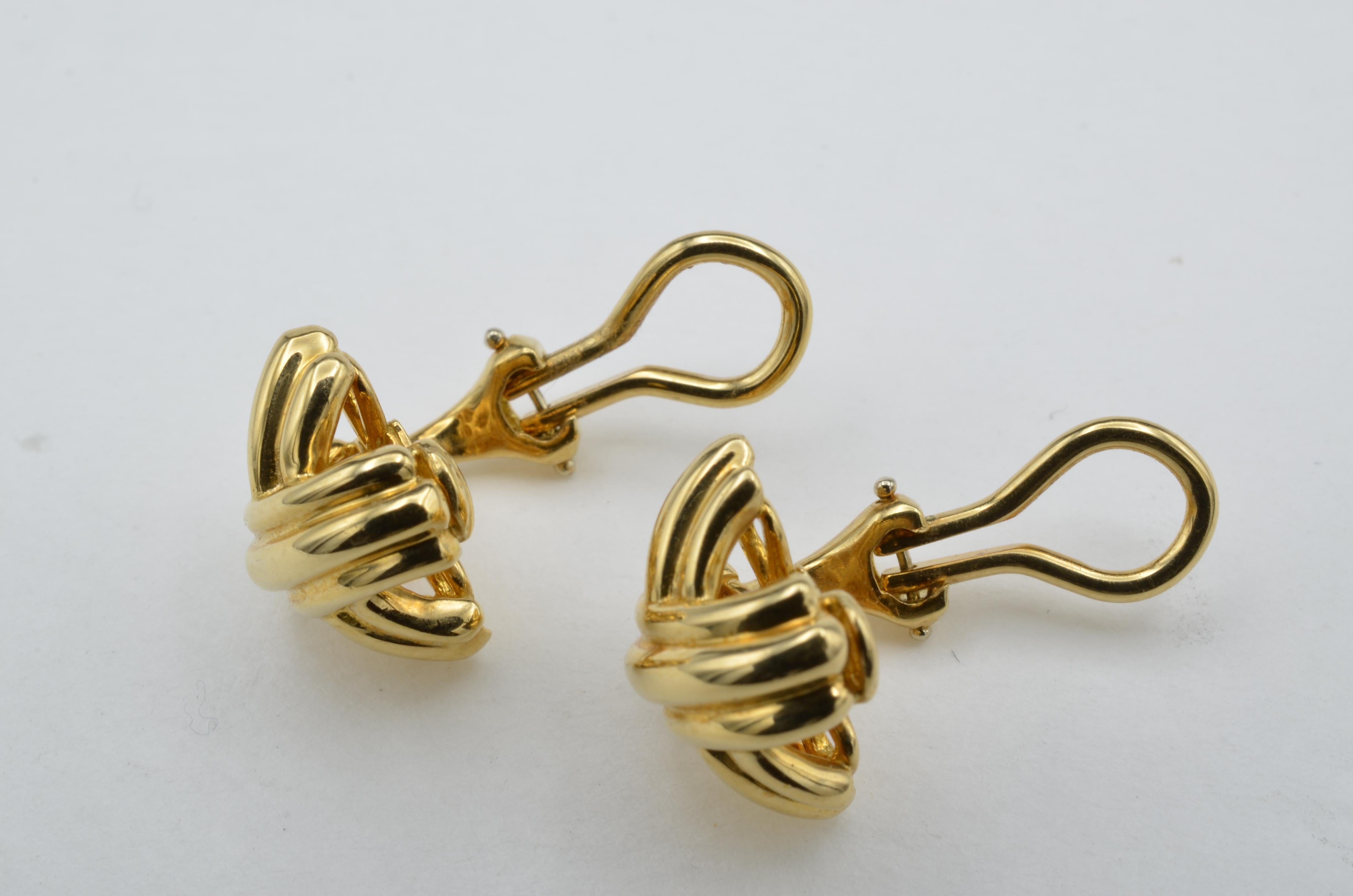 Modernist Tiffany & Co. 18 Karat Yellow Gold Clip Earring by Paloma Picasso For Sale