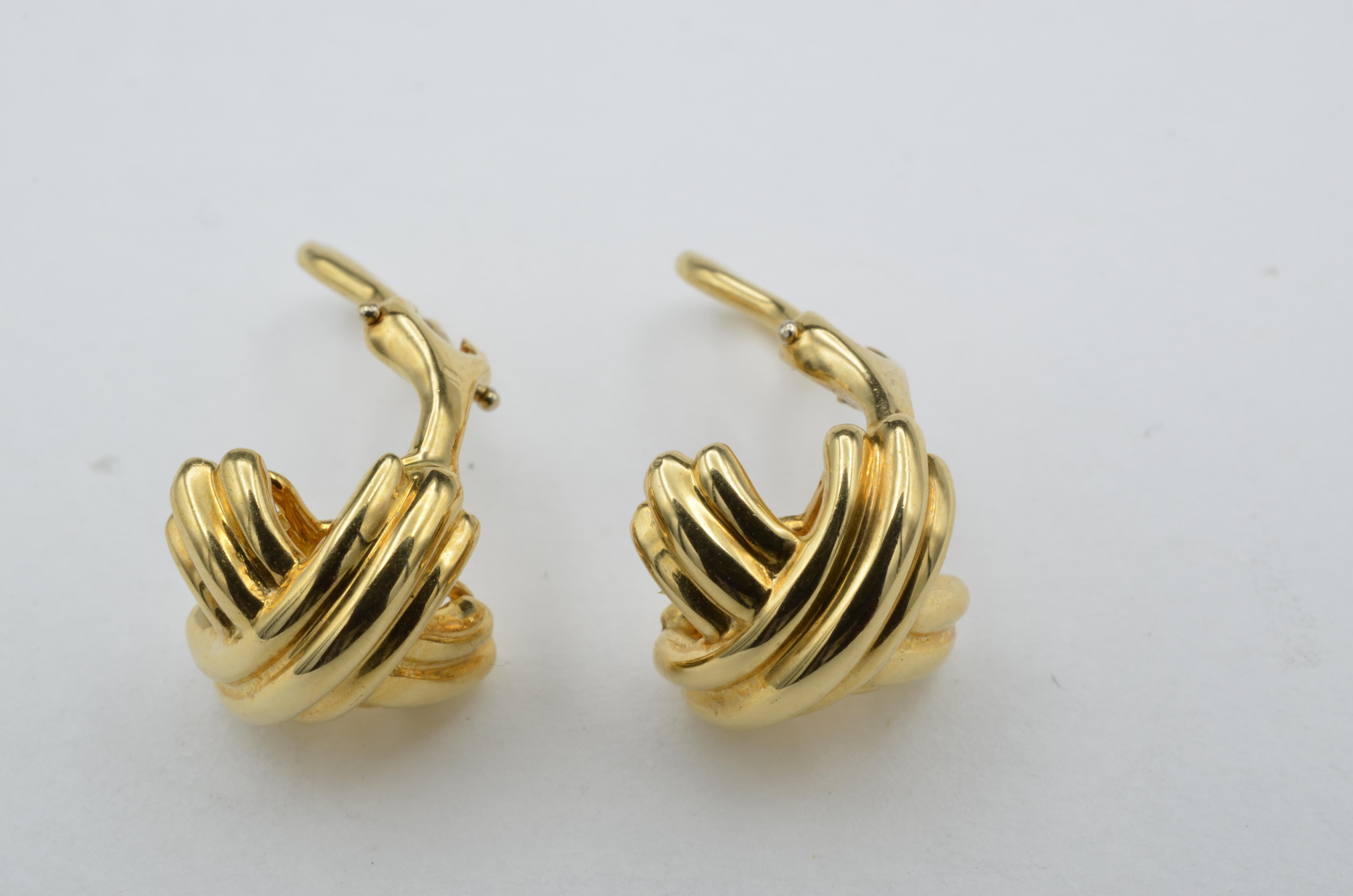 Tiffany & Co. 18 Karat Yellow Gold Clip Earring by Paloma Picasso For Sale 2