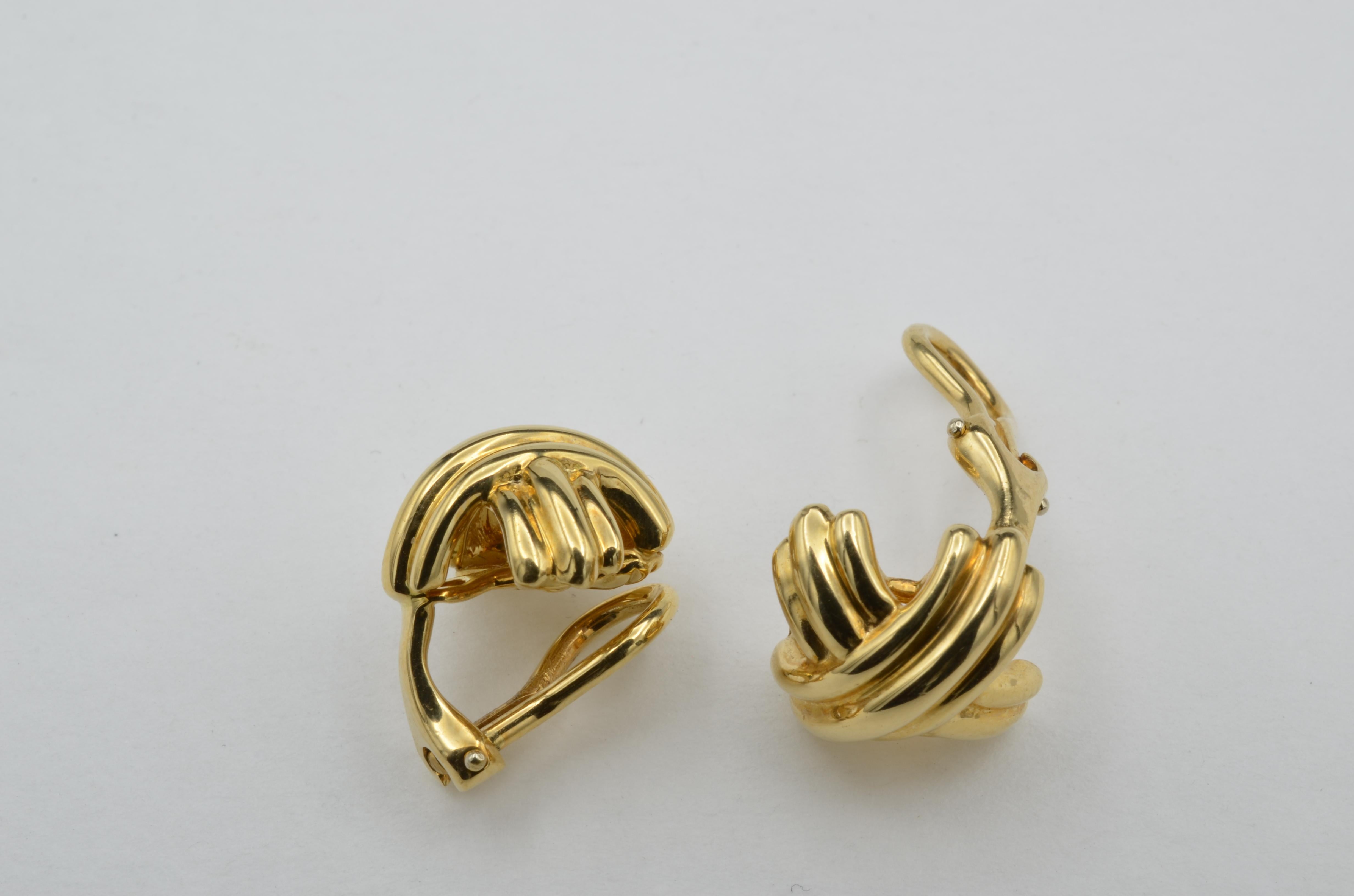 Tiffany & Co. 18 Karat Yellow Gold Clip Earring by Paloma Picasso For Sale 3