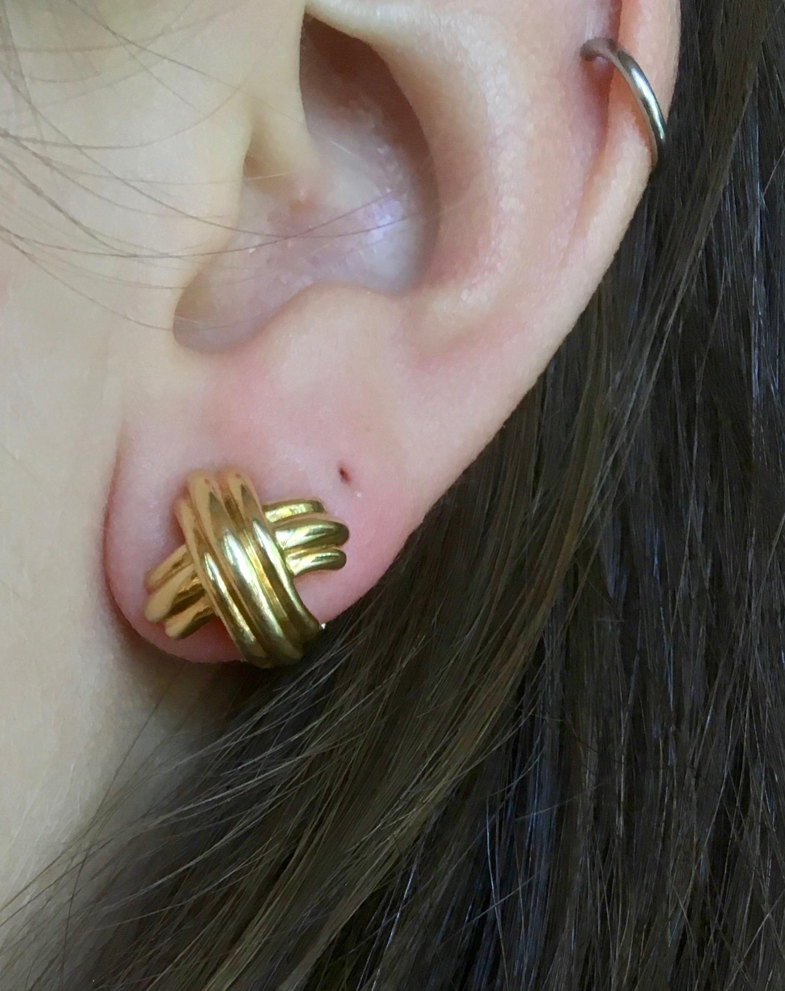 Tiffany & Co. 18 Karat Yellow Gold Clip Earring by Paloma Picasso For Sale 4