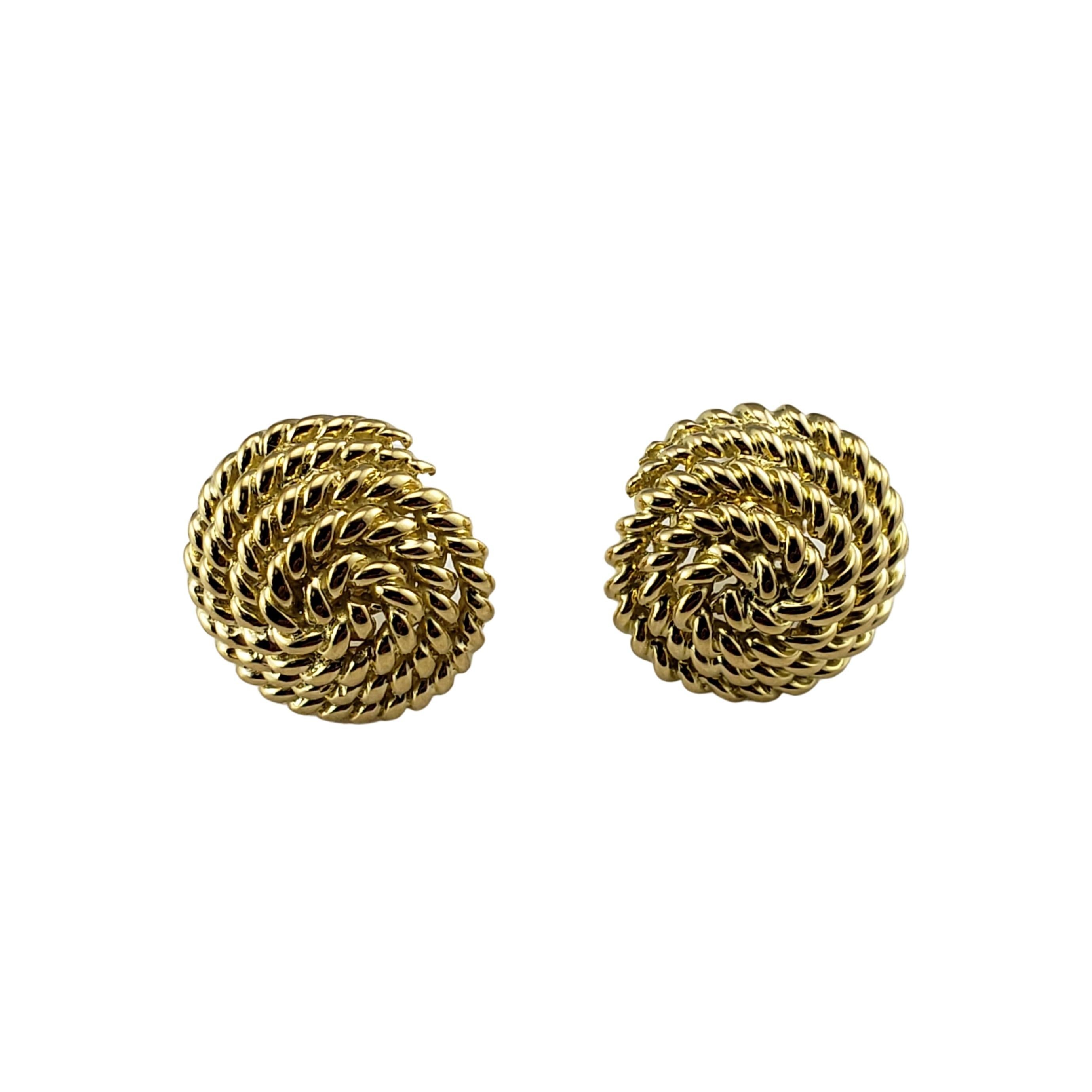 Pendientes de cuerda en espiral de oro amarillo de 18 quilates Tiffany & Co.

Estos elegantes pendientes están fabricados en oro amarillo de 18 quilates por Tiffany & Co.  Cierres a presión.

Tamaño:  14 mm

Peso:  5,1 dwt. /  8,0 gr.

Hallmark: 