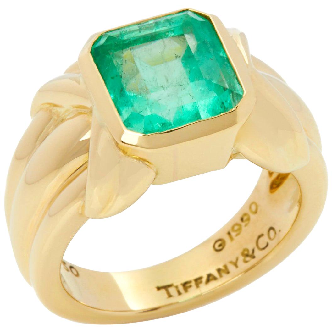 Tiffany & Co. 18 Karat Yellow Gold Colombian Emerald Cocktail Ring