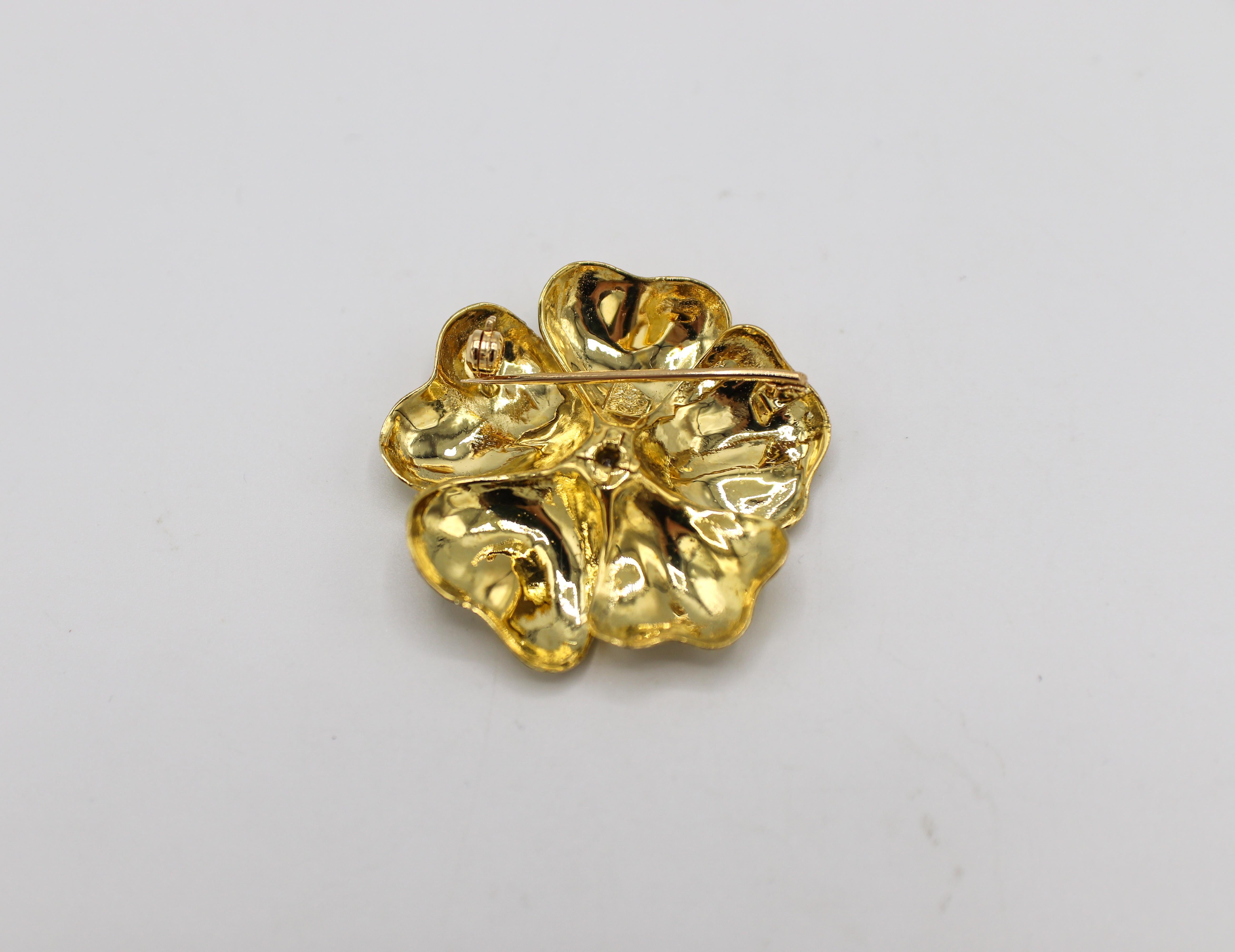 Tiffany & Co. Broche fleur en or jaune 18 carats, diamants et rubis Excellent état à  Baltimore, MD