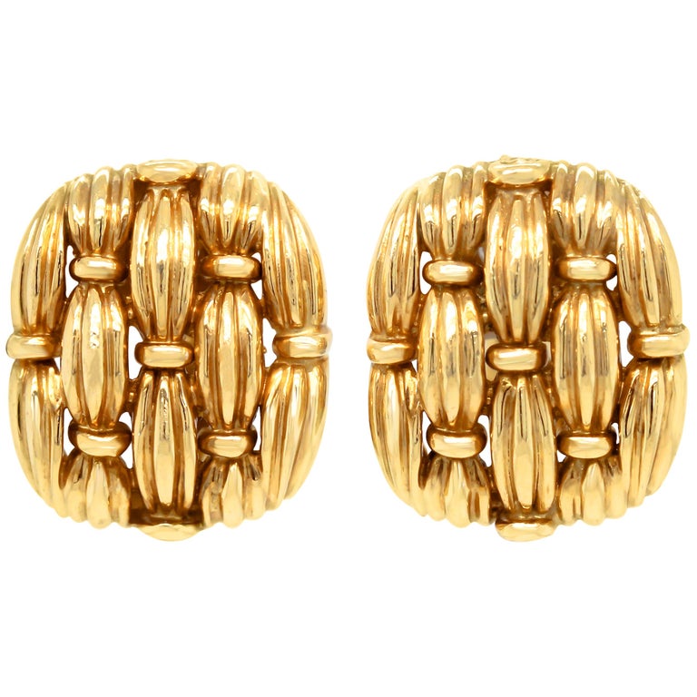 Tiffany and Co 18 Karat Yellow Gold Earrings For Sale at 1stDibs