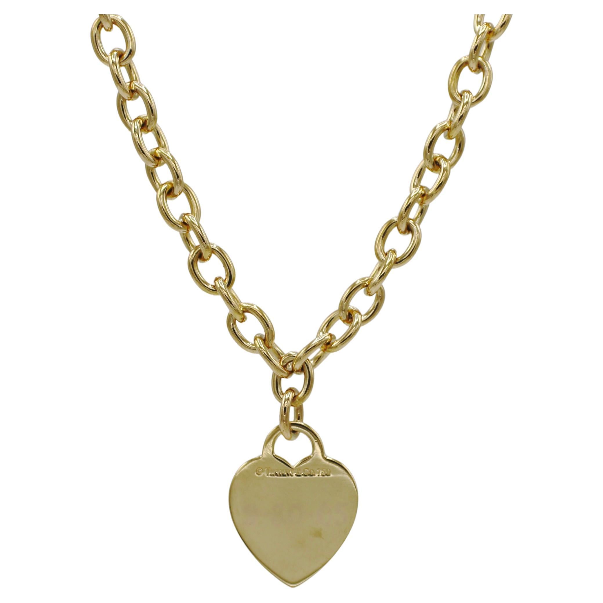 Tiffany & Co. - Collier à maillons en or jaune massif 18 carats avec pendentif en forme de cœur 
Métal : or jaune 18k
Poids : 53.6 grammes
Longueur : 16 pouces
Signé : © Tiffany & Co. 750
Liens : 9 x 7mm 
LOSD F35000632


