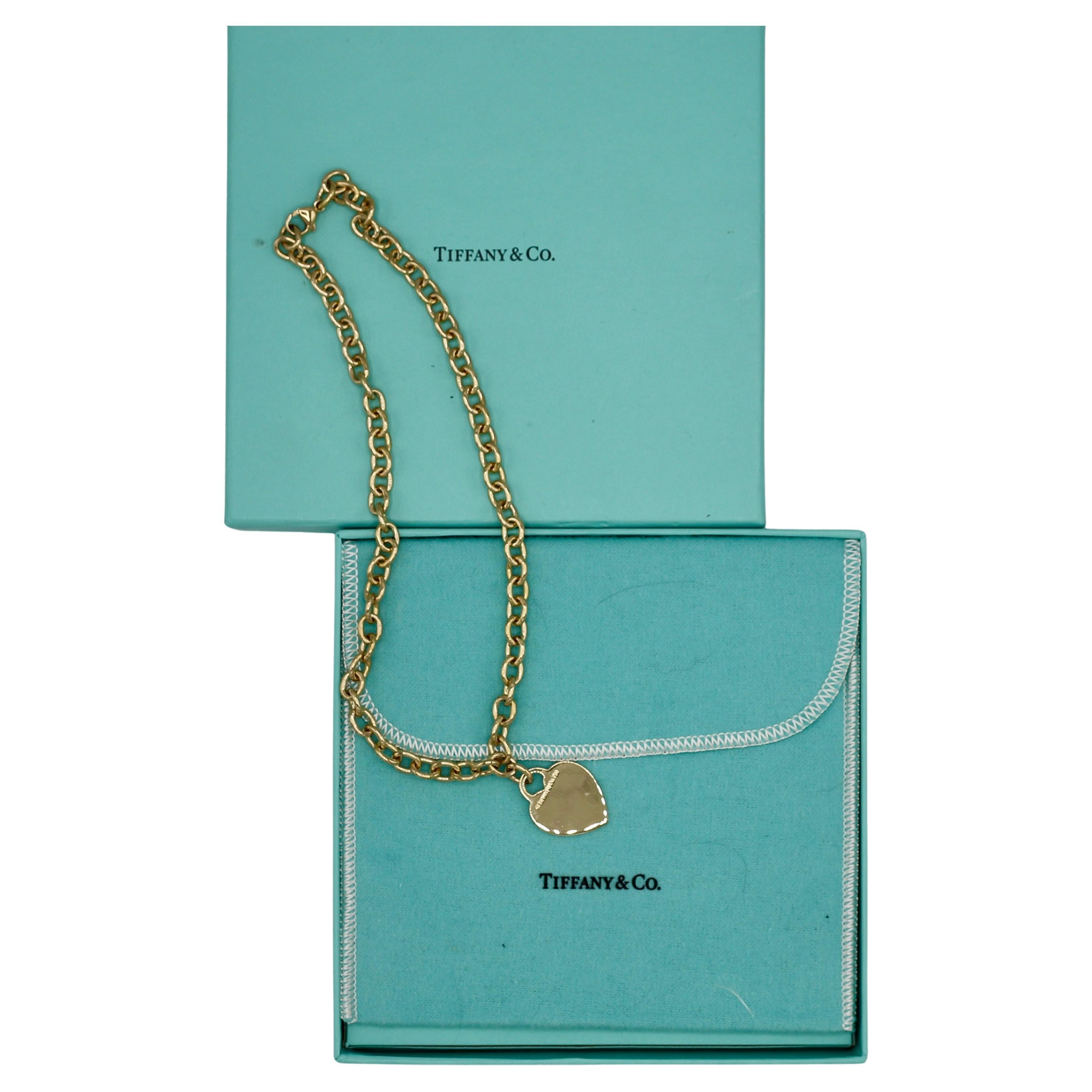 Tiffany & Co. Collier à maillons en or jaune 18 carats avec pendentif à breloque en forme de cœur Excellent état - En vente à  Baltimore, MD