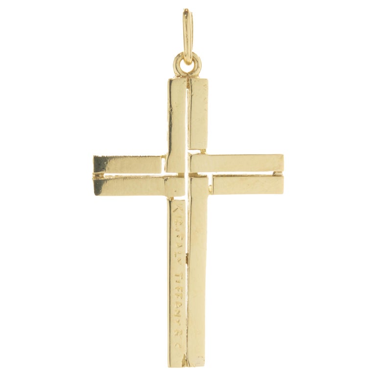 Designer: Tiffany & Co. 
Material: 18K yellow gold
Dimensions: pendant measures 35.50 x 19.50mm
Weight: 3.69 grams
