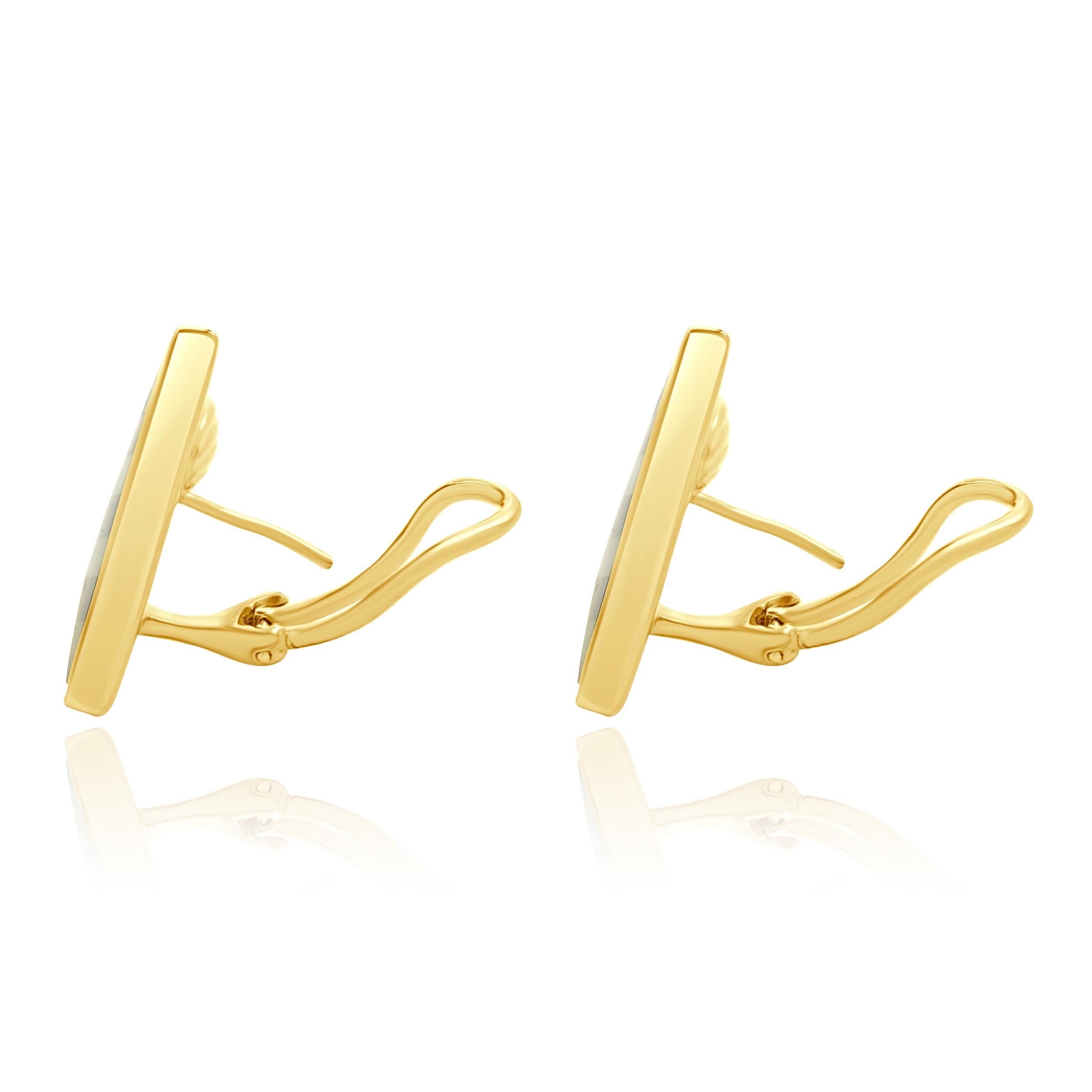 Taille mixte Tiffany & Co. Boucles d'oreilles voilier en or jaune 18 carats, lapis et nacre en vente