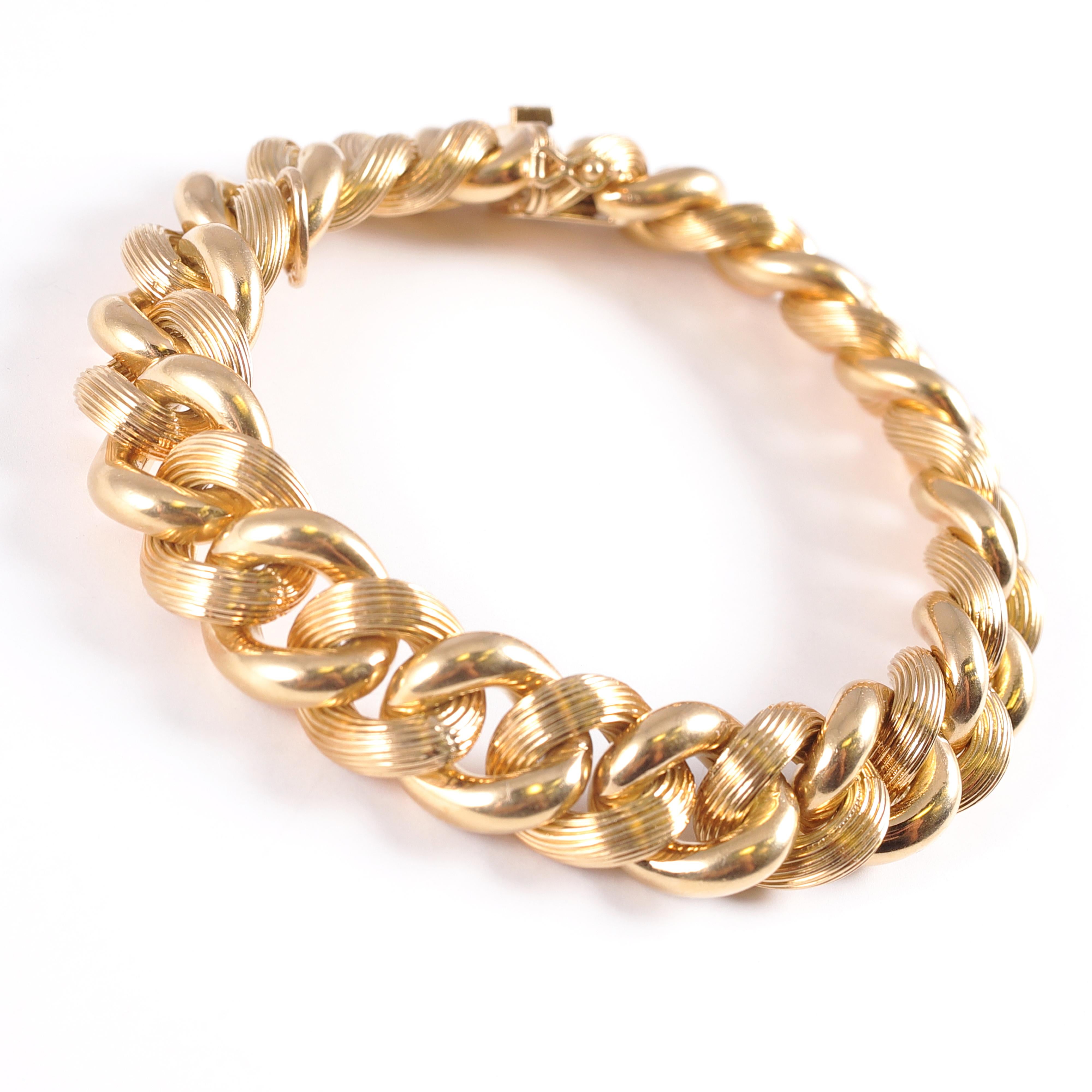 Tiffany & Co. 18 Karat Yellow Gold Link Bracelet In Good Condition In Dallas, TX