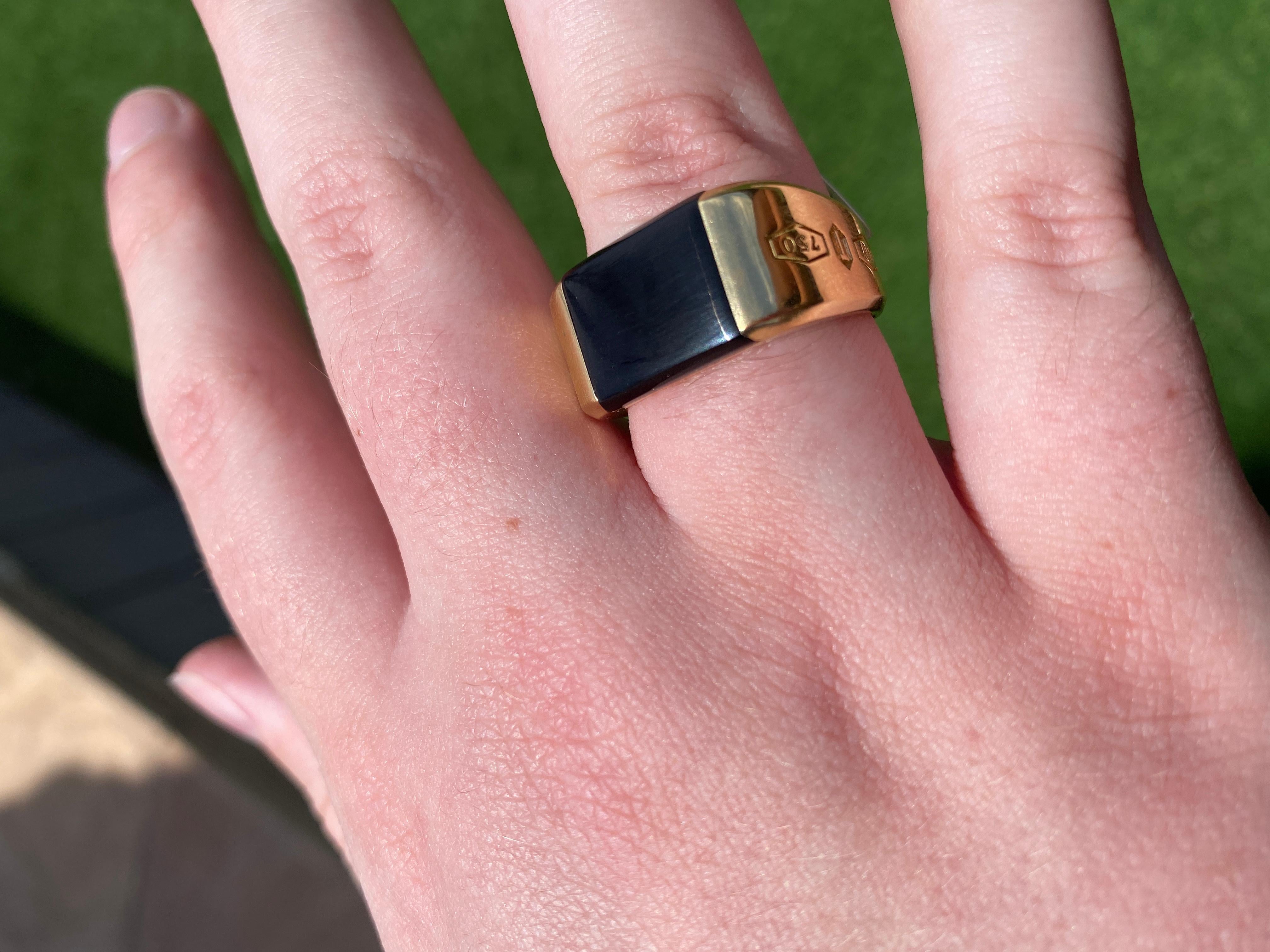 Siegelring aus 18 Karat Gelbgold von Tiffany & Co. mit schwarzem Onyx für Damen oder Herren
