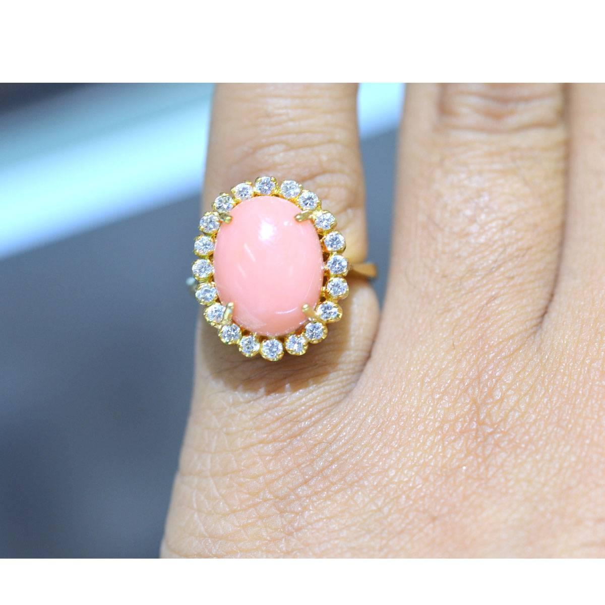 Tiffany & Co. 18 Karat Yellow Gold Oval Coral Stone Ring with Diamonds 2
