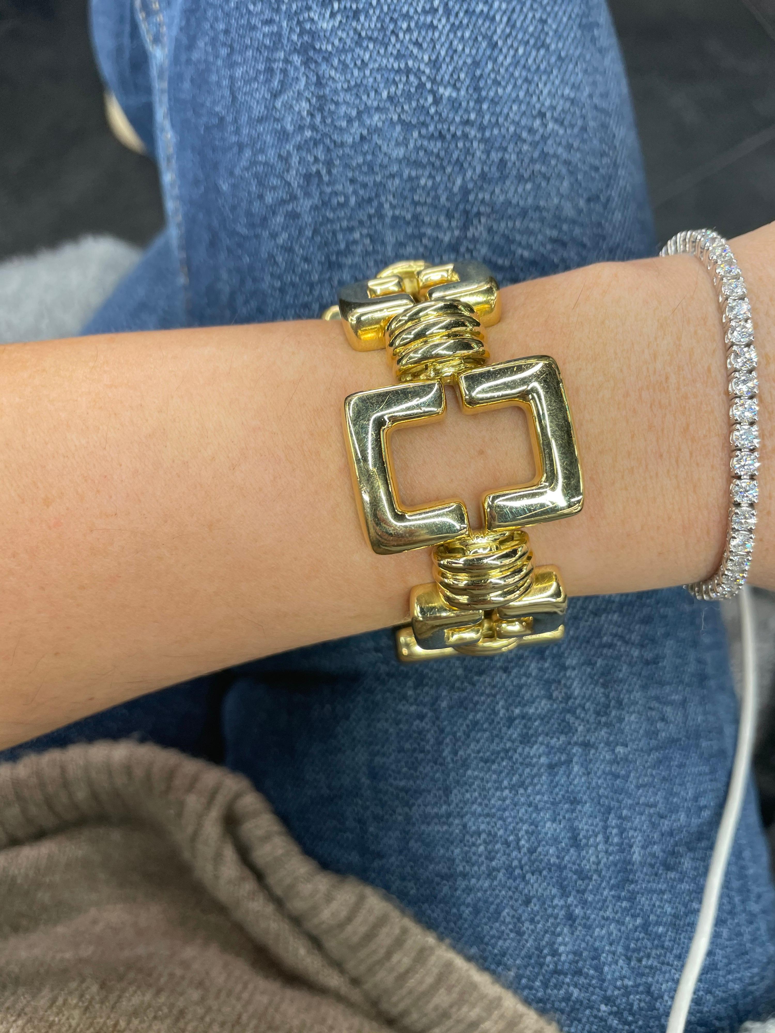 18 Karat Yellow Gold Rectangle Link bracelet 104.6 Grams 3