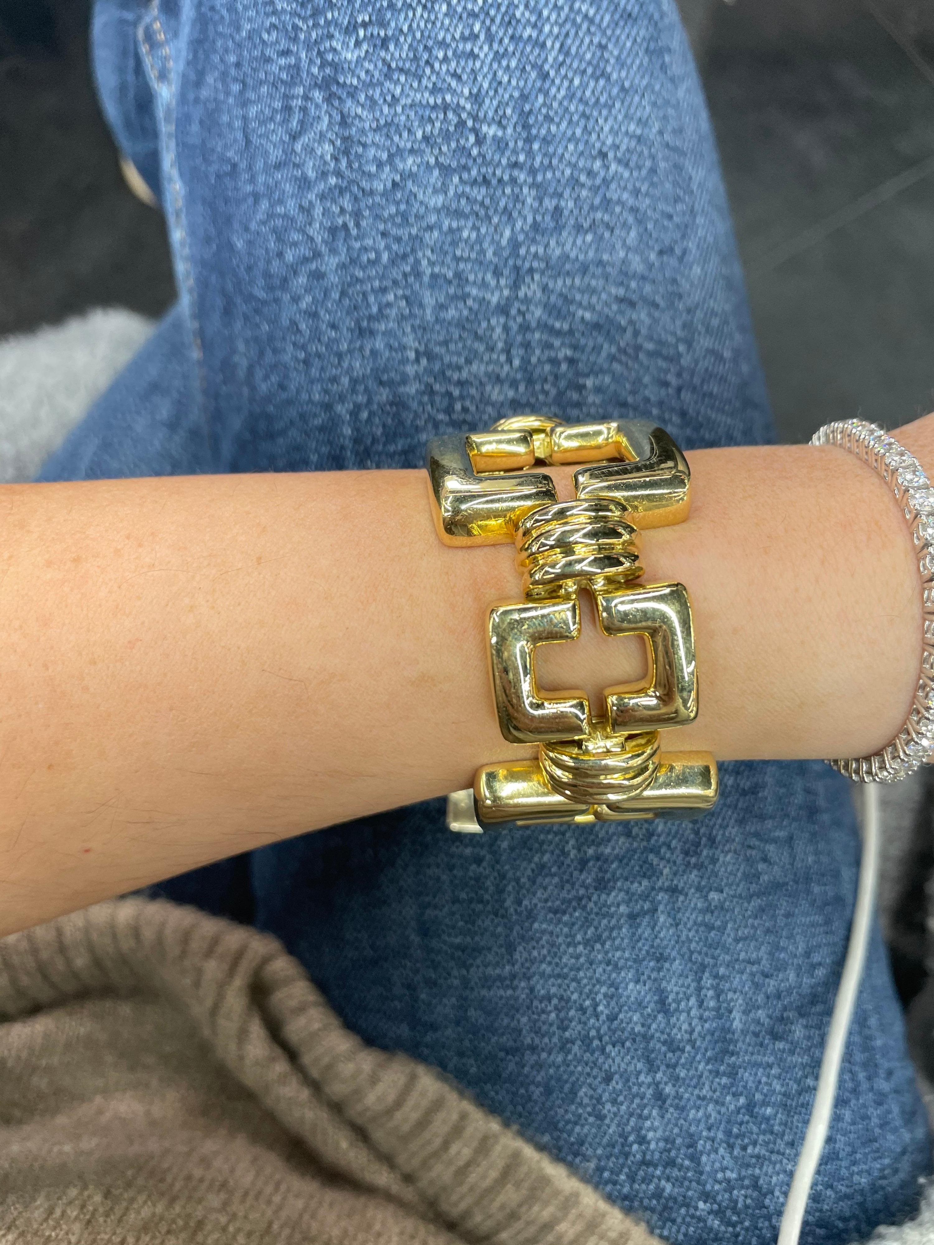 18 Karat Yellow Gold Rectangle Link bracelet 104.6 Grams 4