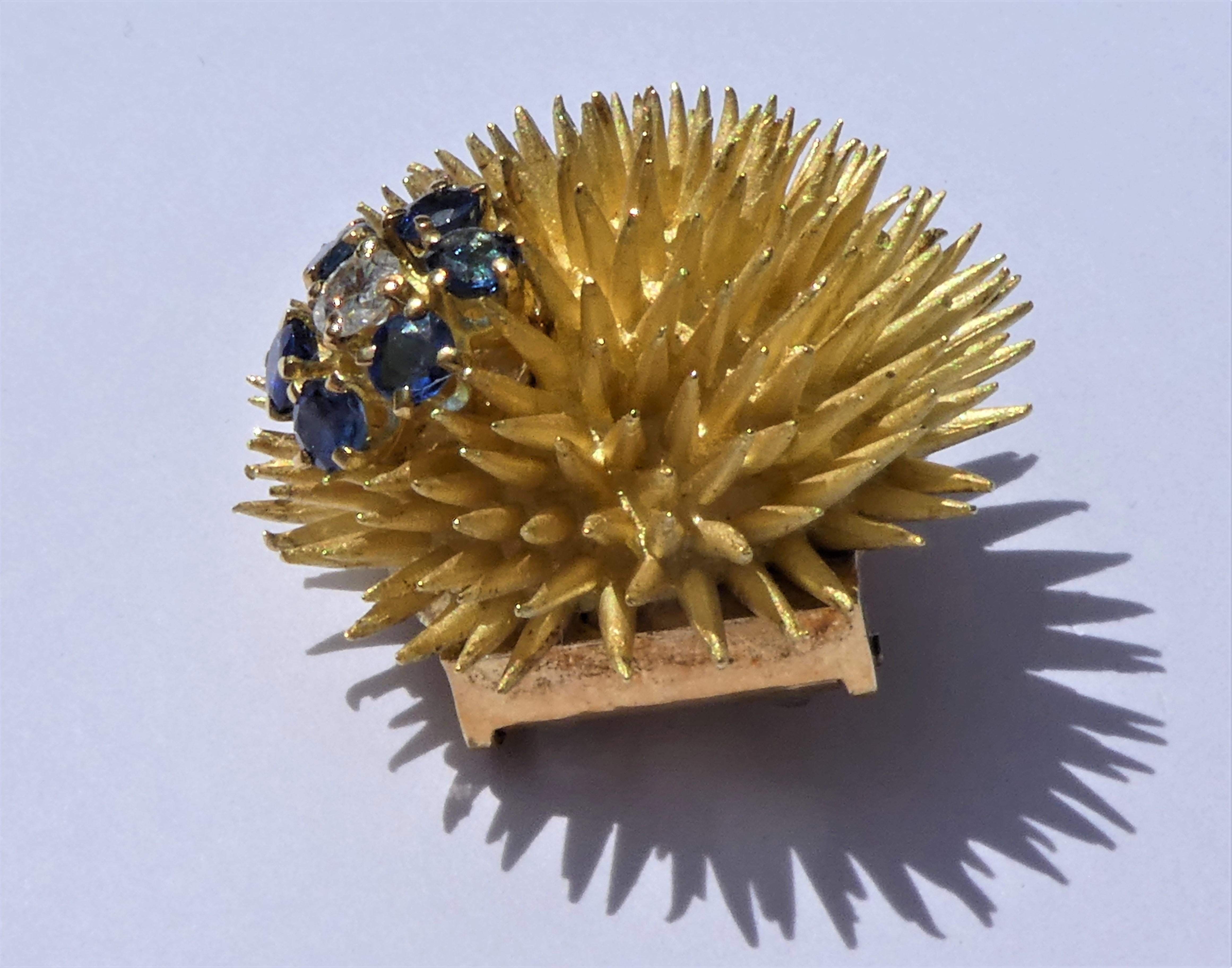 Tiffany & Co. 18 Karat Gold Sapphires Diamond 1970s Sea Urchin Clip Brooch In Excellent Condition In Munich, DE