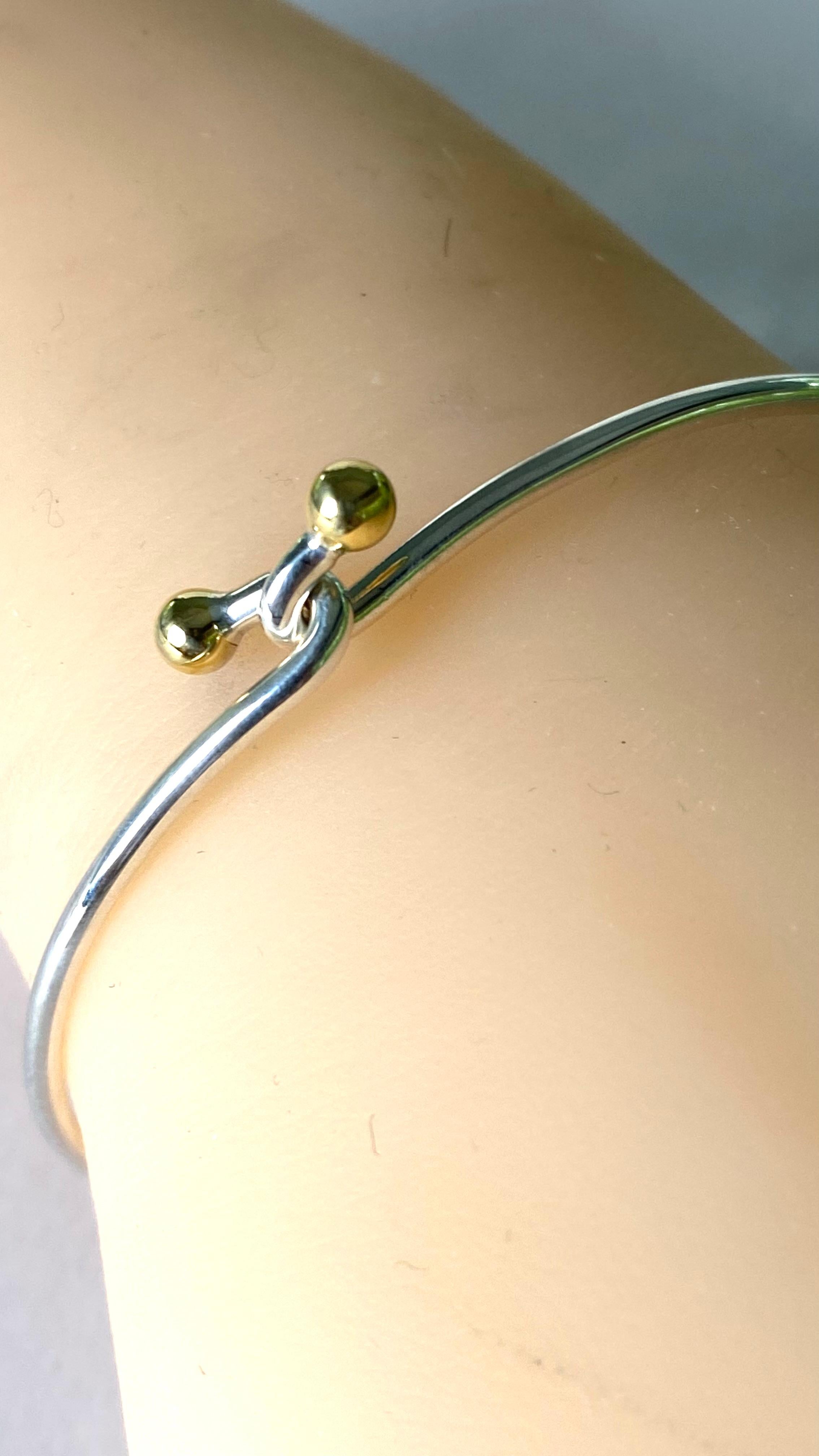 Tiffany Co 18 Karat Gelbgold Sterlingsilber Draht-Hakenarmband 1