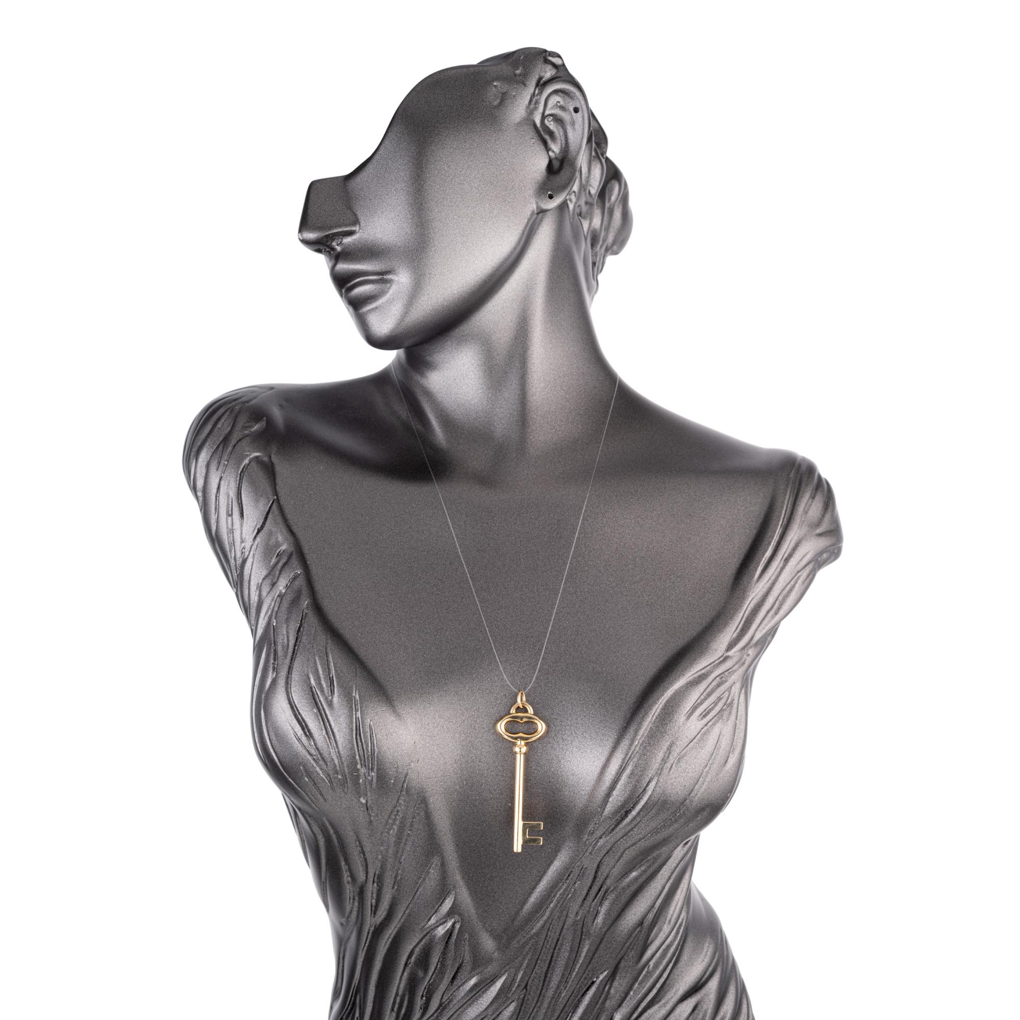 Ciondolo a forma di chiave in oro giallo 18 di Tiffany & Co. in vendita 1