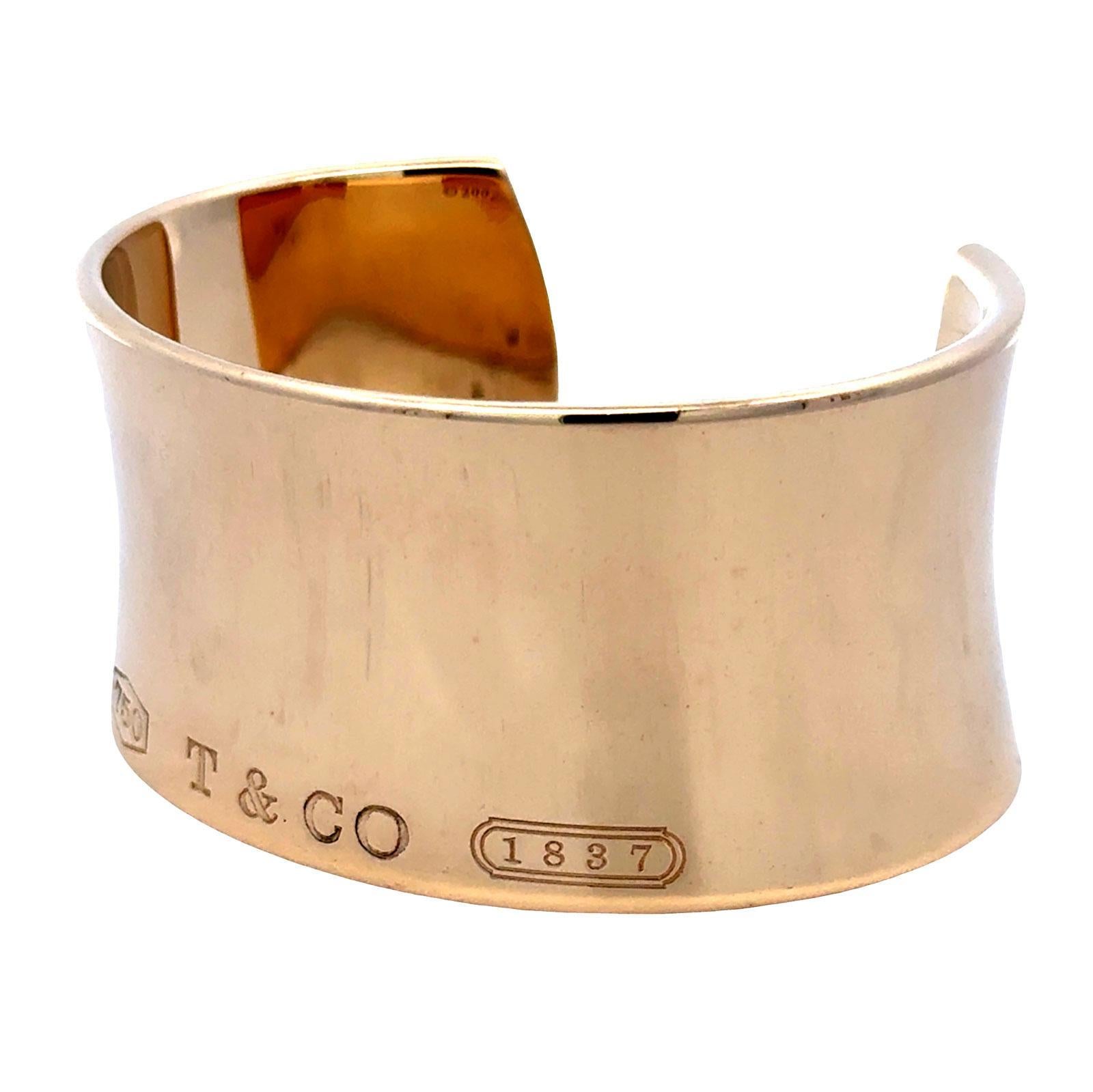 De las mujeres Tiffany & Co 1837 18 Karat Yellow Gold  Wide Cuff Bangle Bracelet en venta