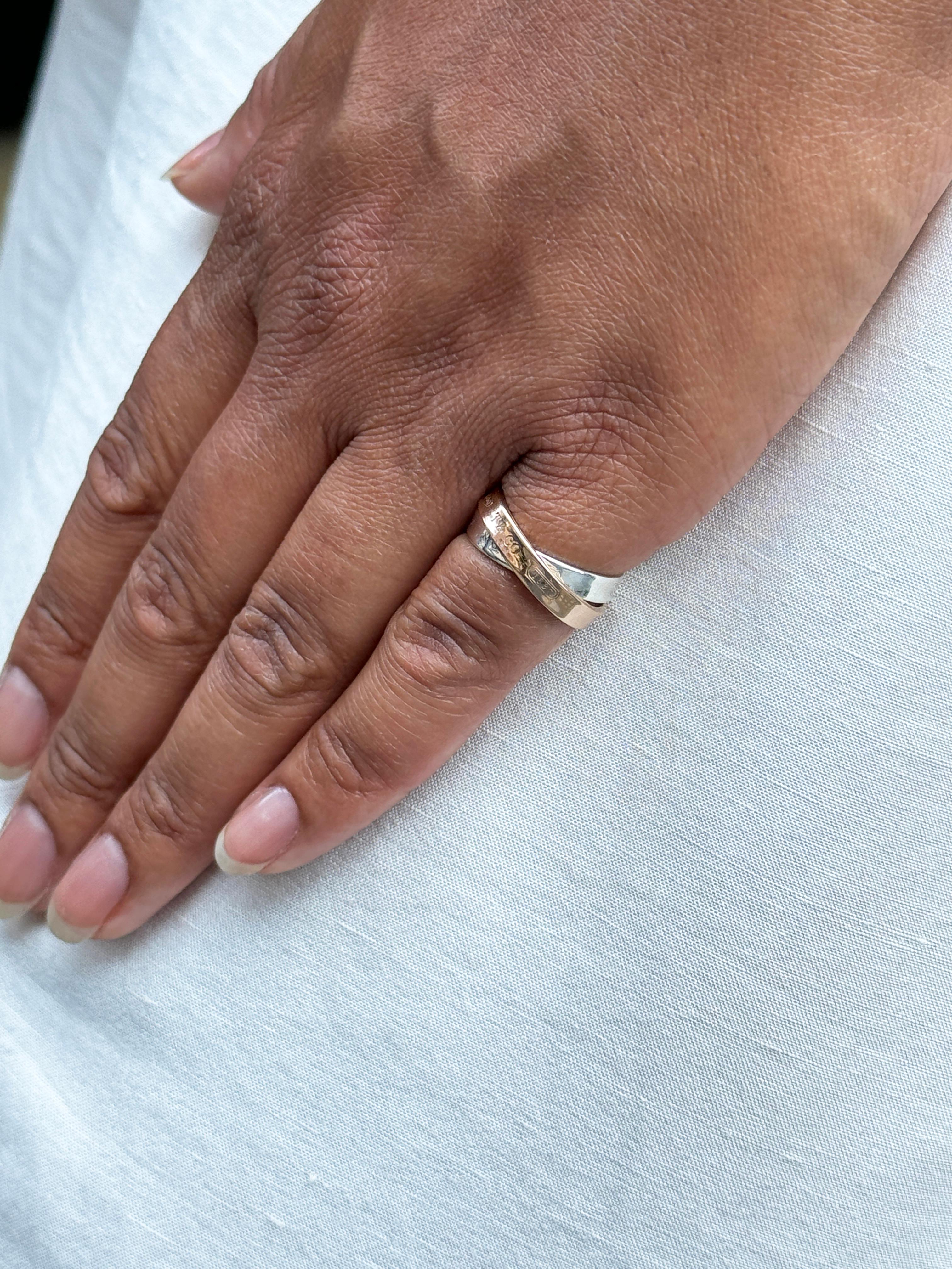 Tiffany & Co. 1837 18K Rose Gold & 925 Sterling Silver Interlocking Circles Ring In Good Condition For Sale In London, GB
