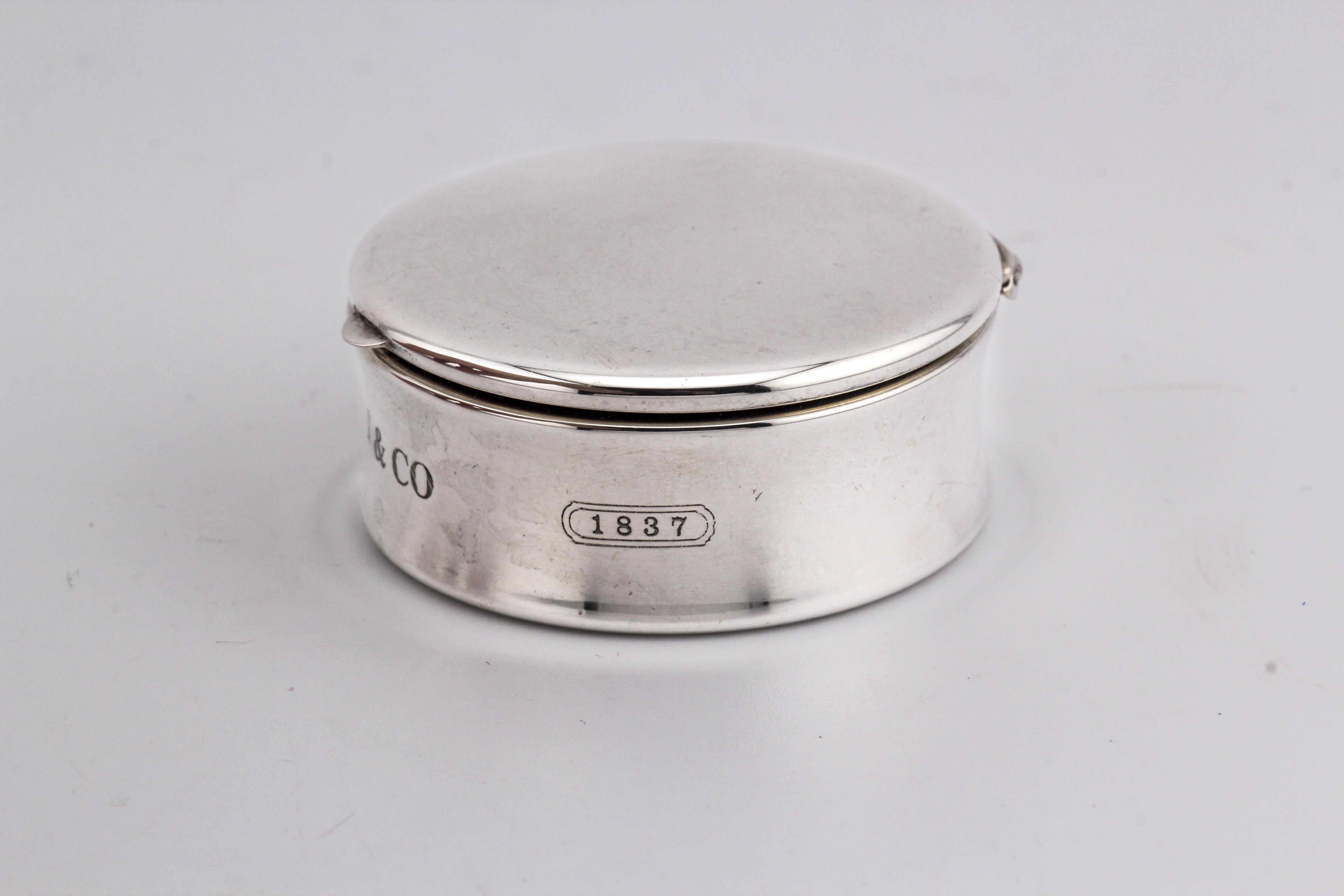 Tiffany & Co. 1837 Boîte à pilules ronde en argent 925 Bon état - En vente à Simpsonville, SC