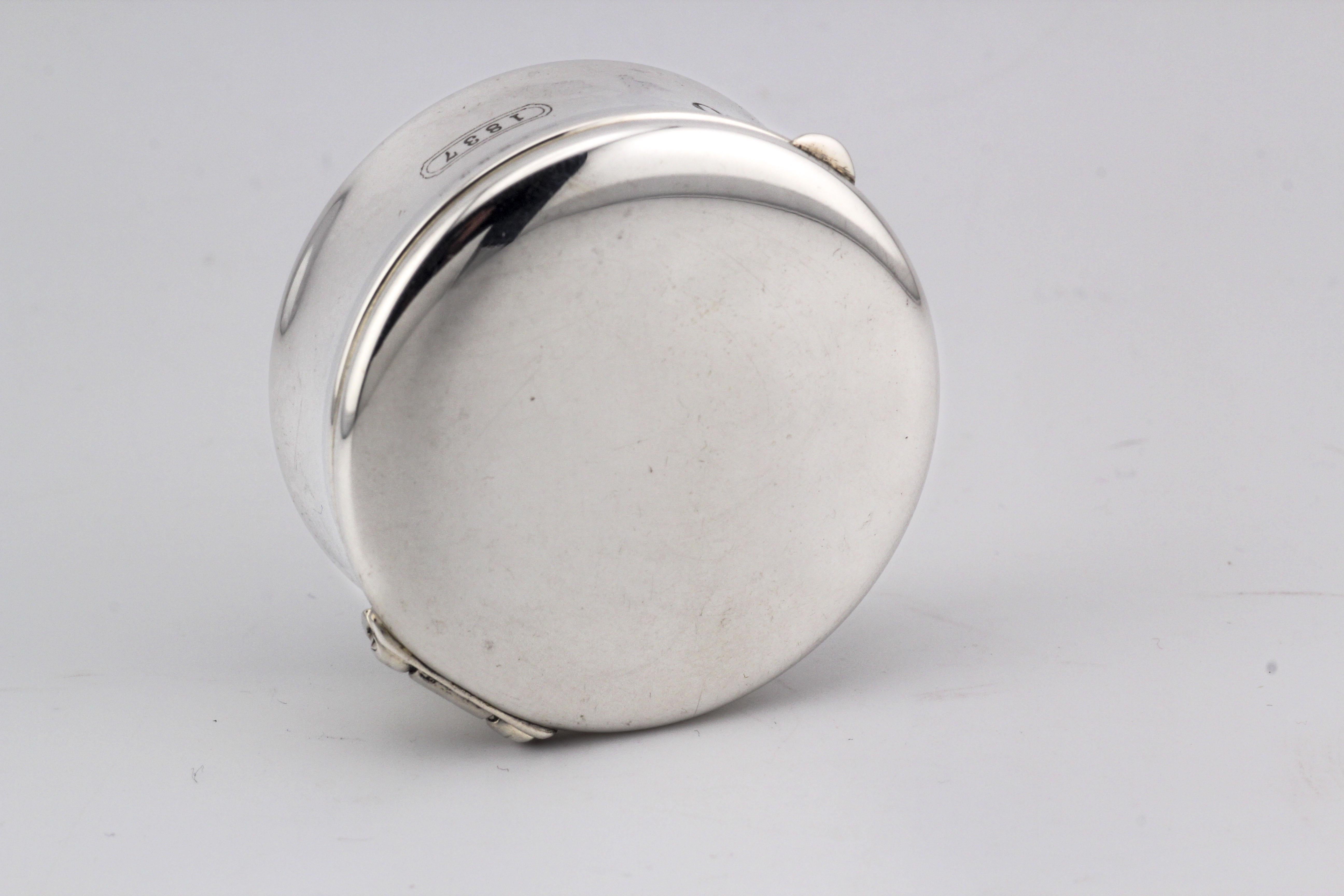 Tiffany & Co. 1837 Boîte à pilules ronde en argent 925 en vente 2