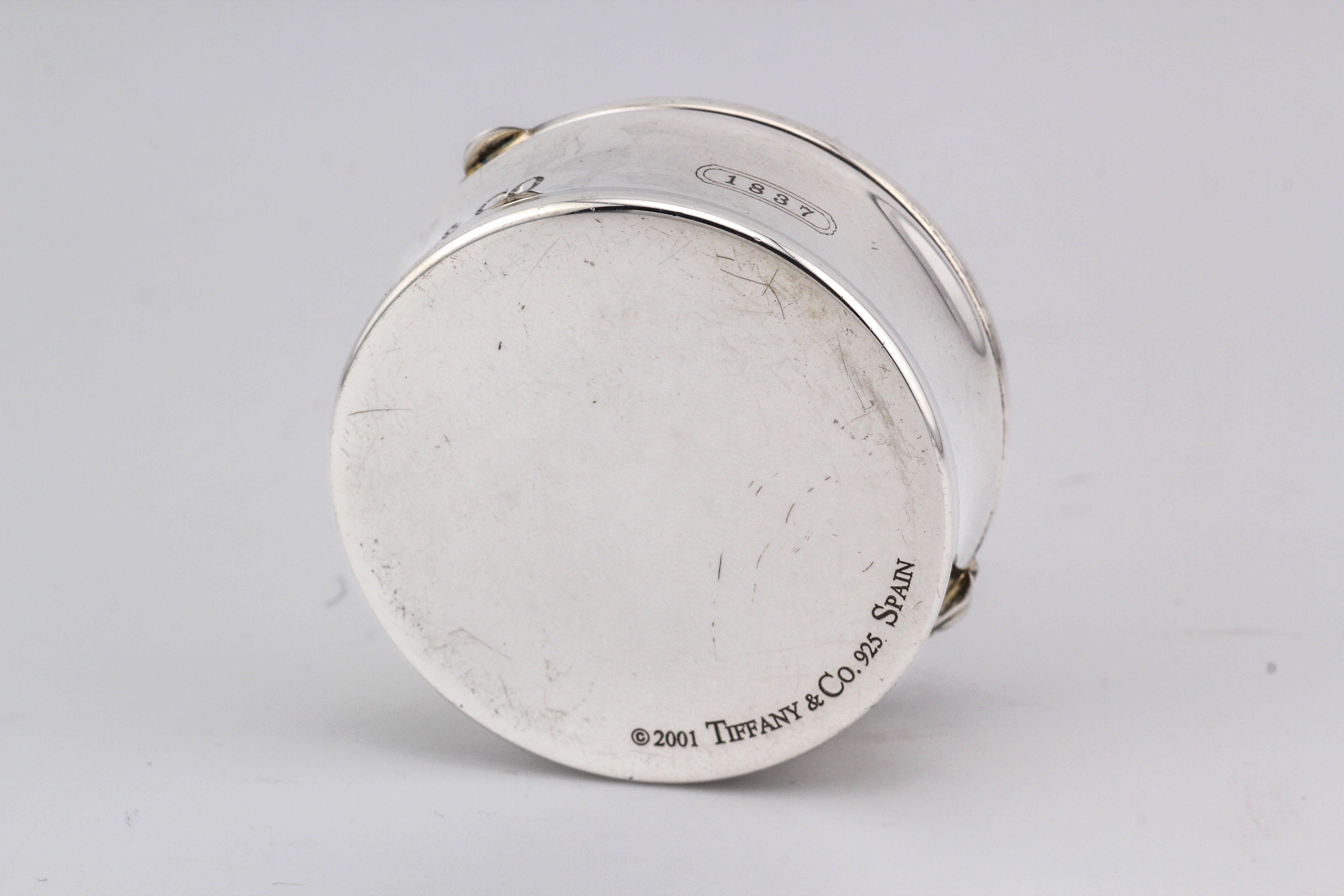 Tiffany & Co. 1837 Boîte à pilules ronde en argent 925 en vente 3