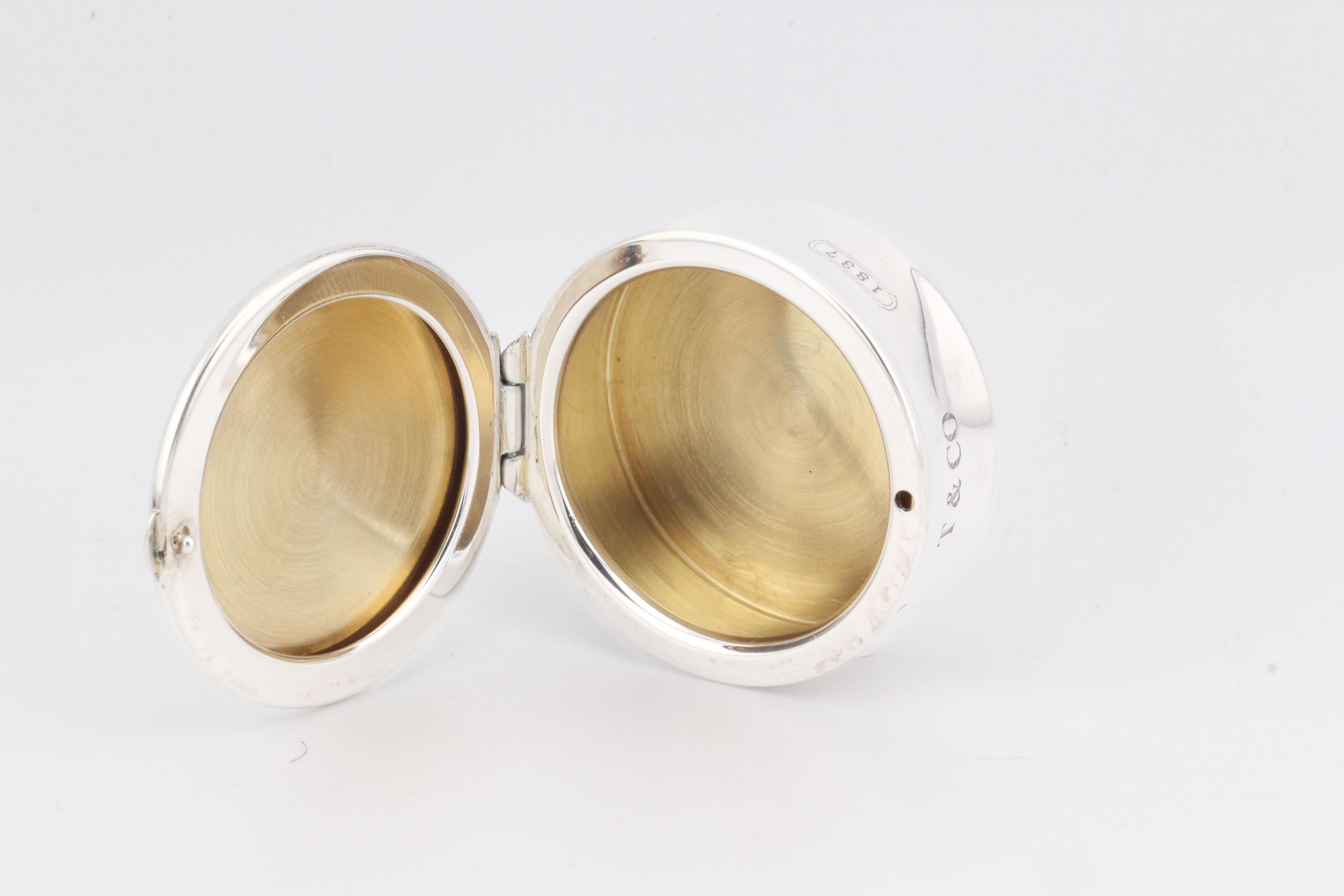 Tiffany & Co. 1837 Boîte à pilules ronde en argent 925 en vente 5