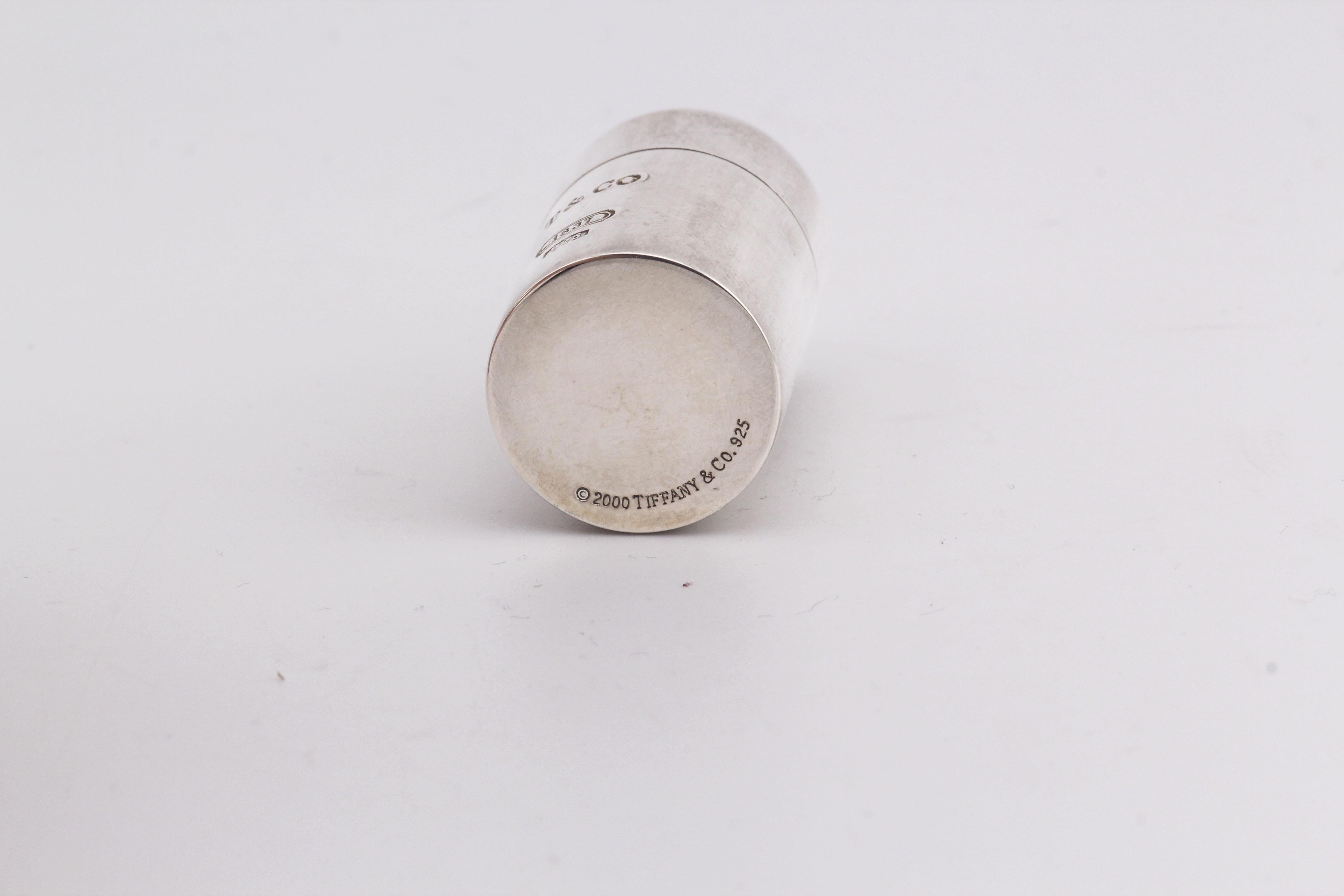 Boîte à pilules Tiffany & Co. 1837 925 argent sterling à vis sur le dessus 2