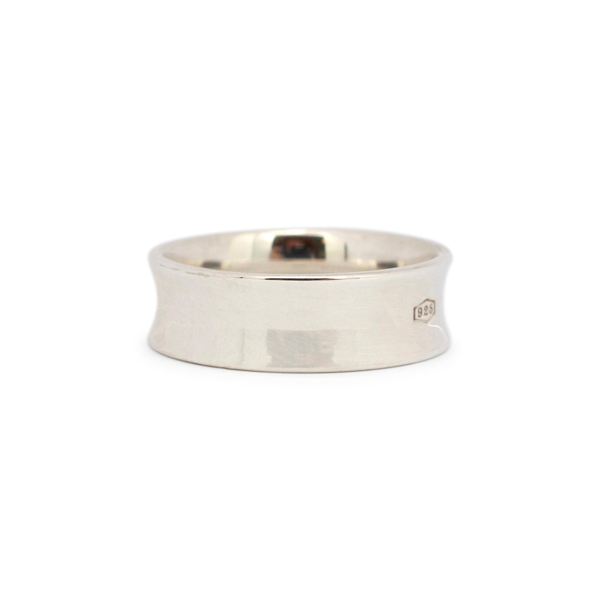 Gender: Ladies

Metal Type: Sterling Silver

Size: 8.5

Shank Maximum Width: 22.00 mm tapering to 7.00 mm

Weight: 8.50 grams

One ladies silver ring. The 