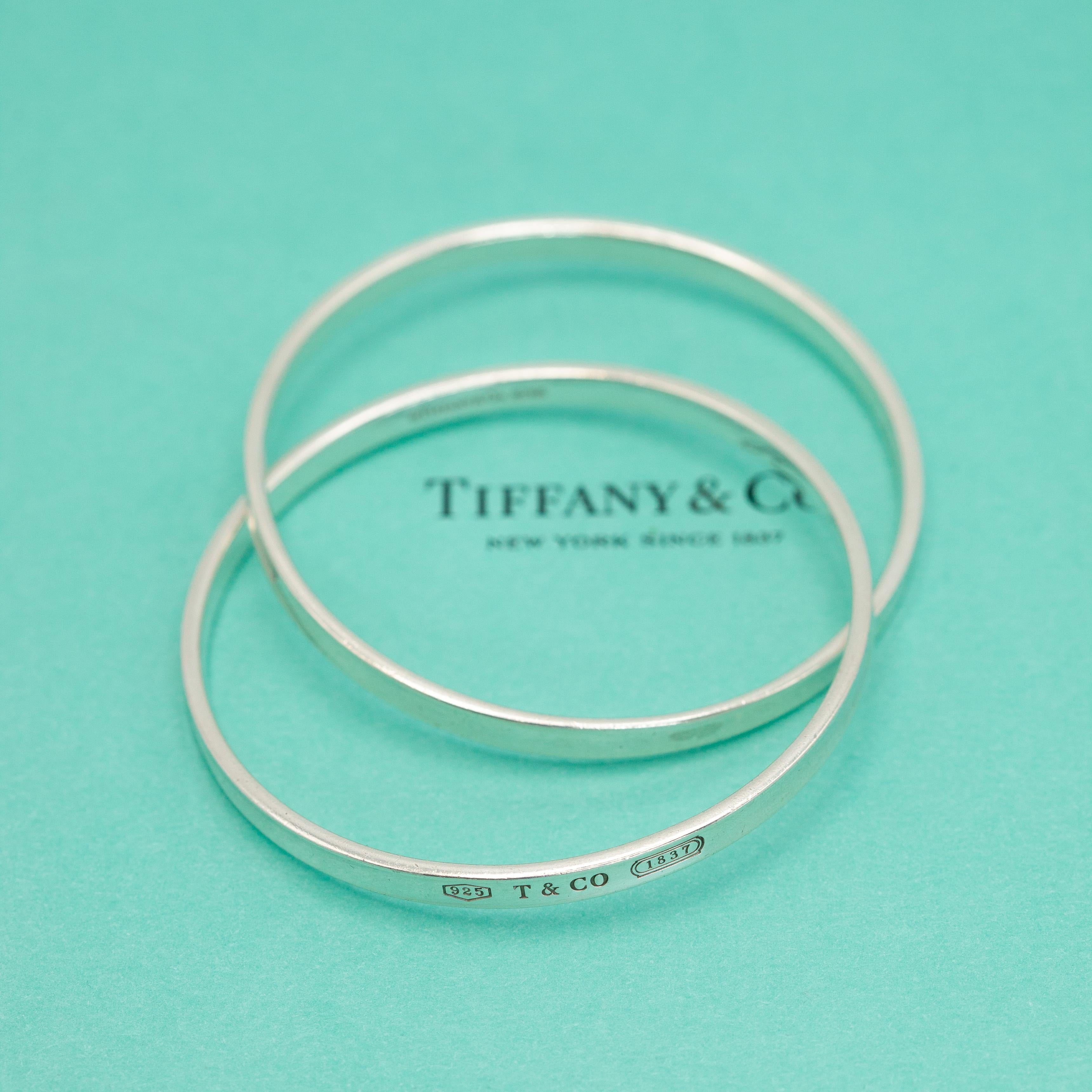 Autentico Tiffany & Co. Bracciale Rolle a cerchi intrecciati in argento Sterling della Collezione Tiffany 1837

Prezzo di vendita stimato: 850 dollari

Peso approssimativo: 40,0 grammi

Misure approssimative:
Circonferenza interna: 8