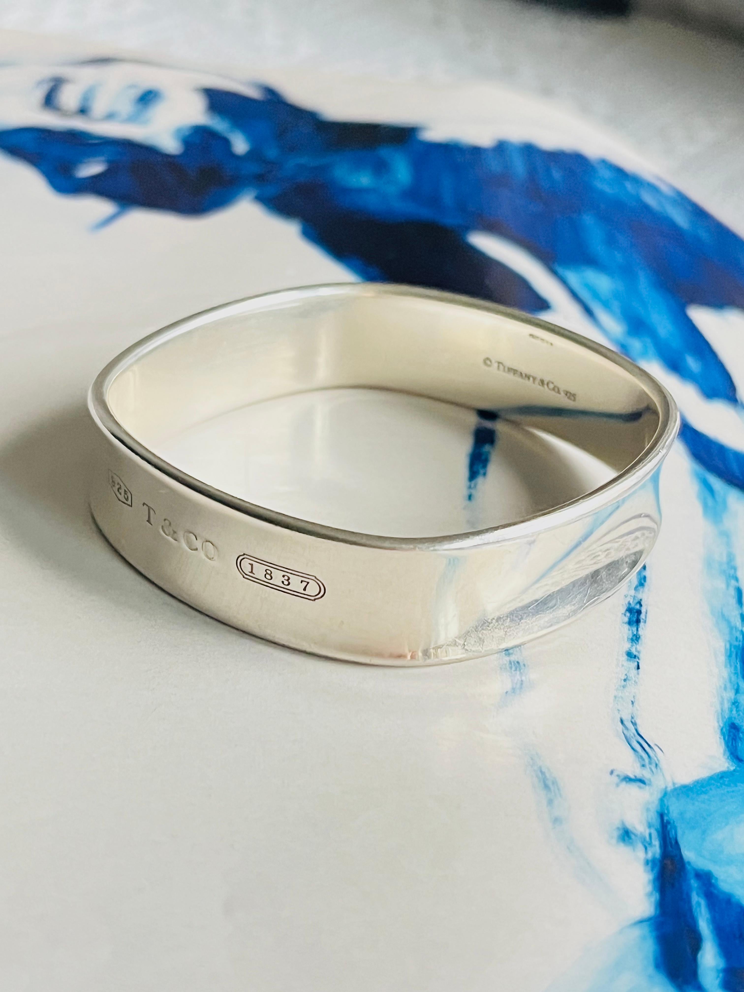 Tiffany & Co. 1837 Brazalete vintage cuadrado de cojín Plata de ley 925 en Bueno estado para la venta en Wokingham, England