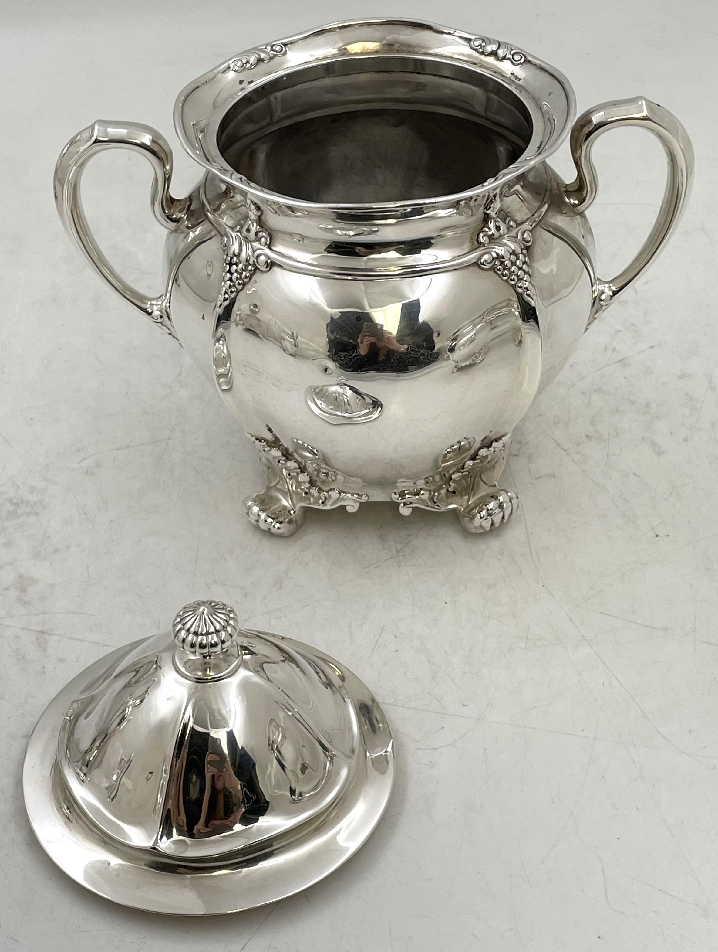 Tiffany & Co. 1896 Juego de té y café de 5 piezas de plata de ley con motivo acebo? en venta 6