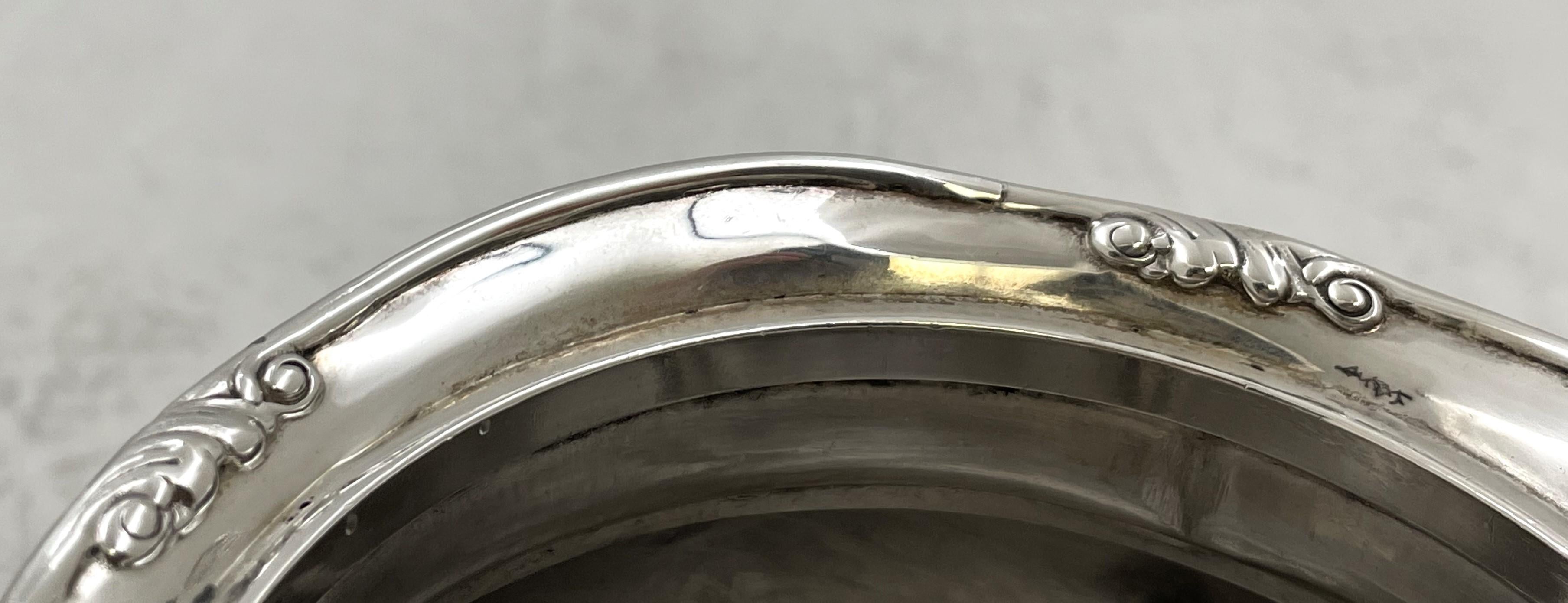 Tiffany & Co. 1896 Juego de té y café de 5 piezas de plata de ley con motivo acebo? en venta 7