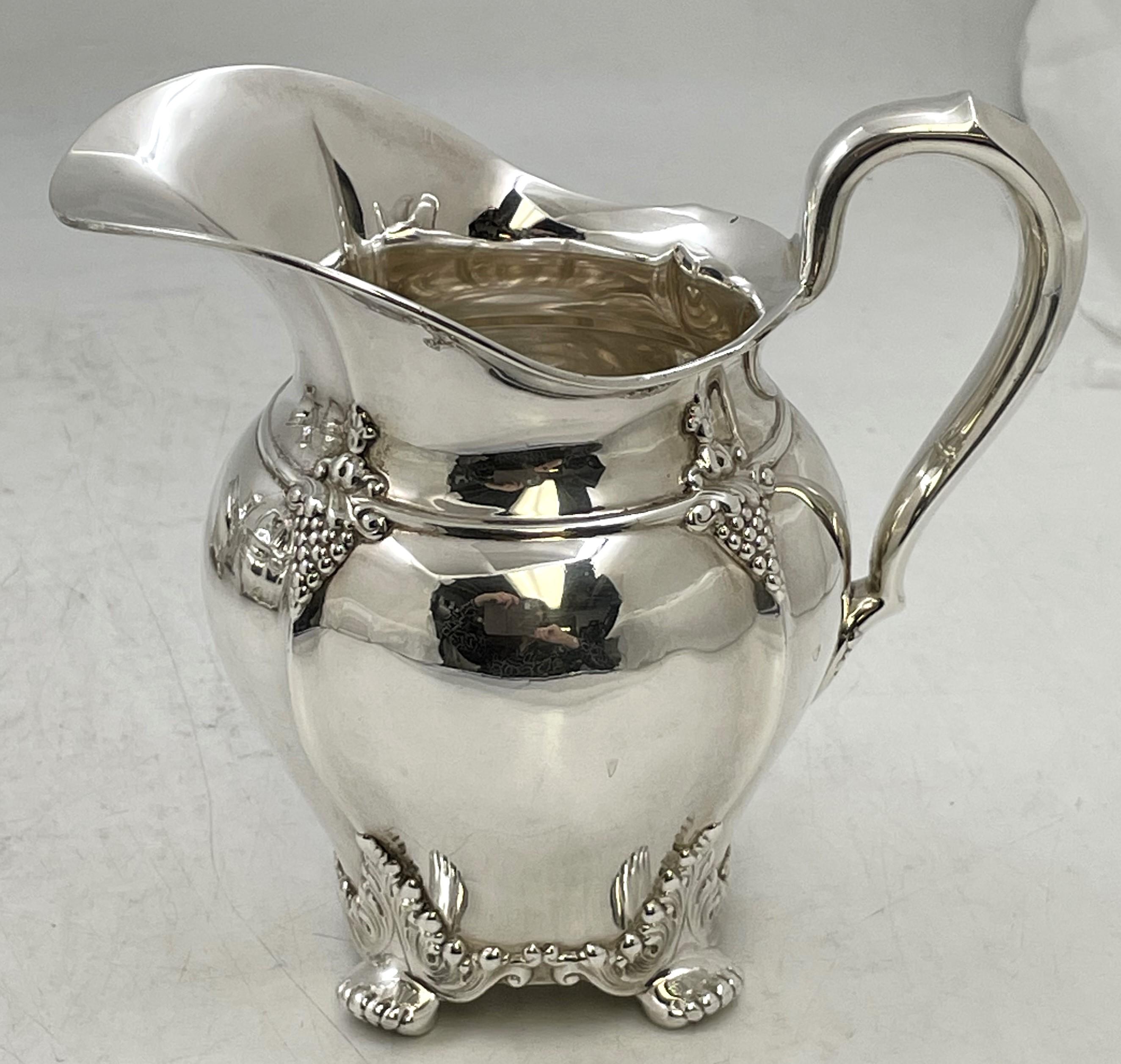 Tiffany & Co. 1896 Juego de té y café de 5 piezas de plata de ley con motivo acebo? en venta 11